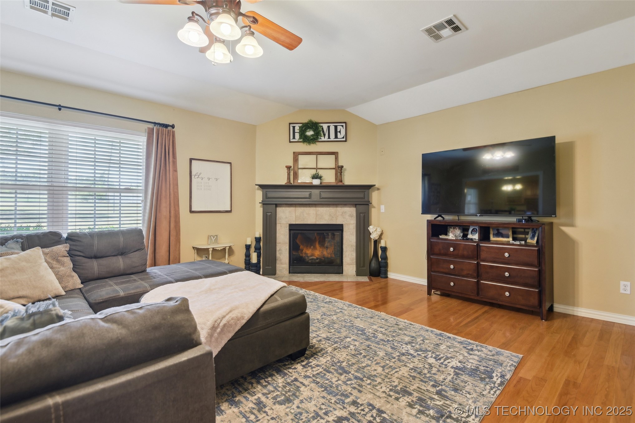 605 S Timber Ridge Drive Property Photo 6