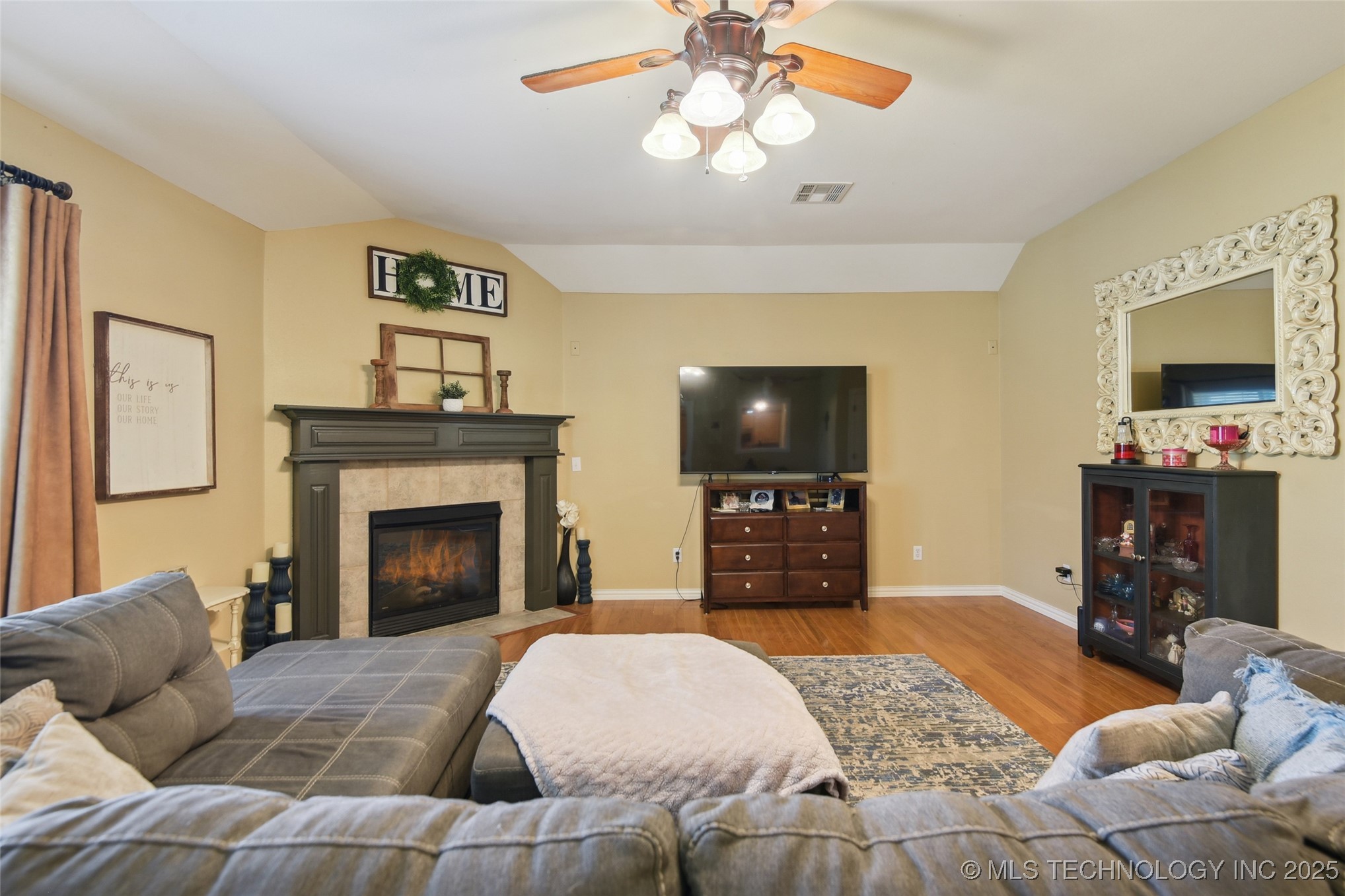 605 S Timber Ridge Drive Property Photo 7