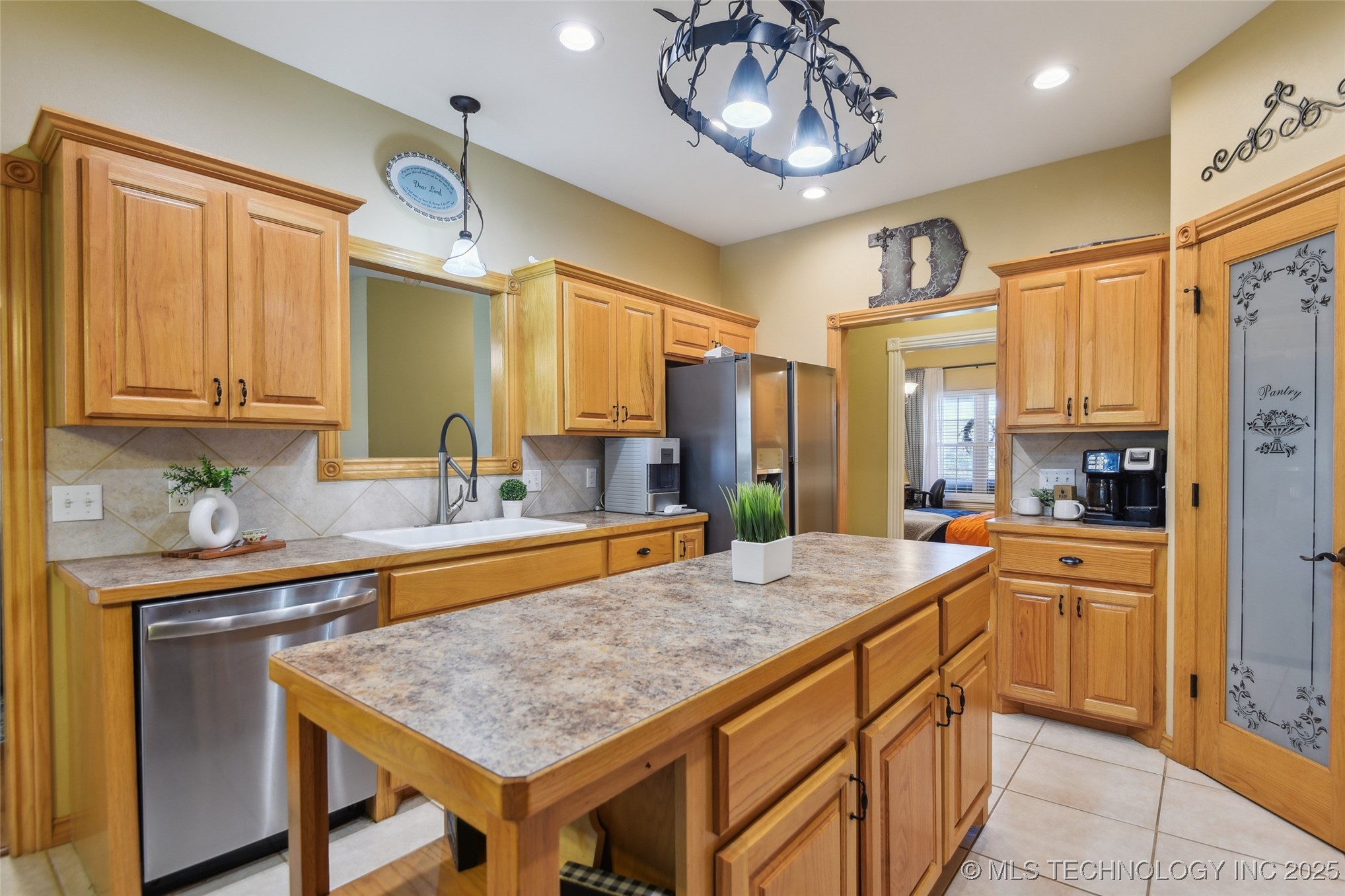 605 S Timber Ridge Drive Property Photo 10