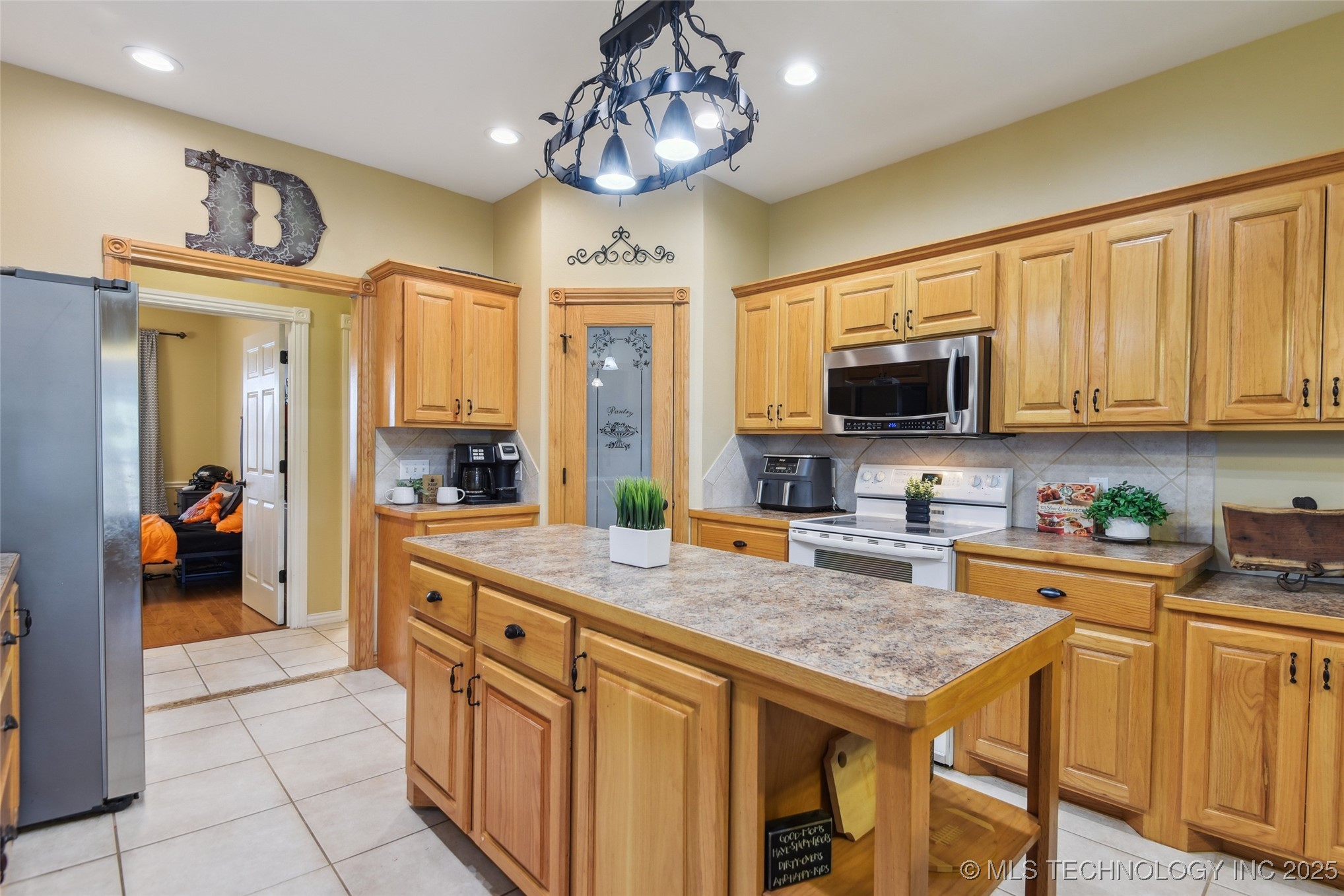 605 S Timber Ridge Drive Property Photo 12