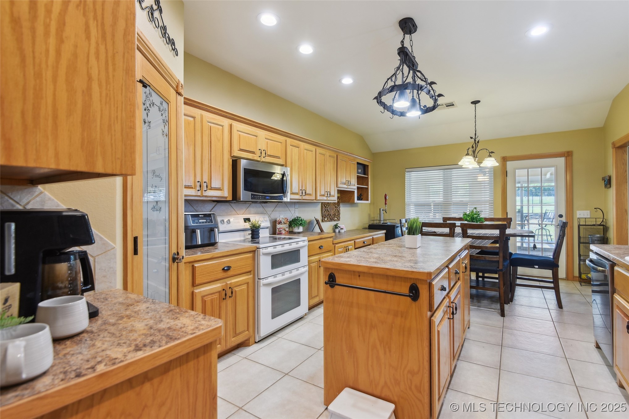 605 S Timber Ridge Drive Property Photo 14
