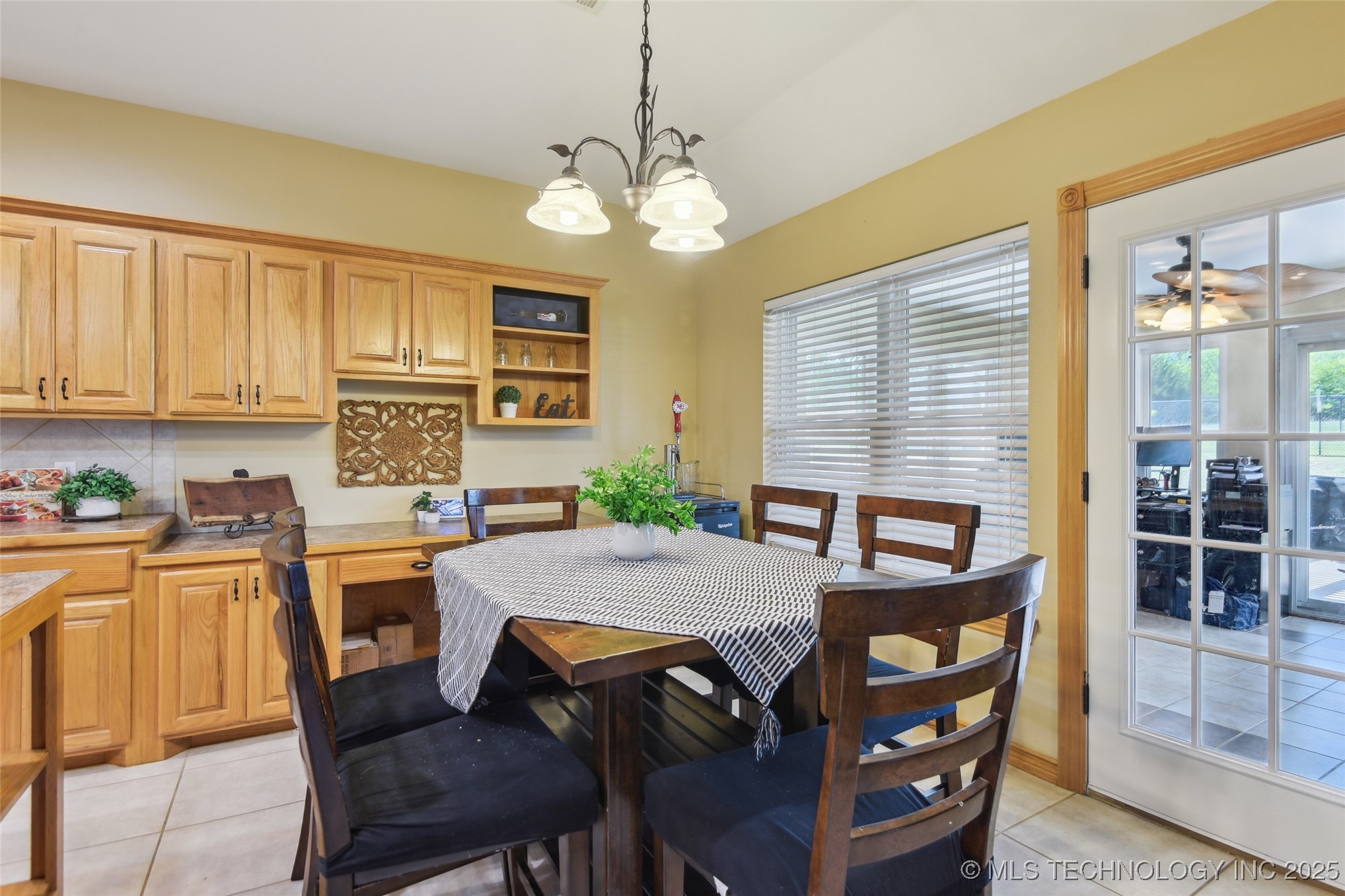 605 S Timber Ridge Drive Property Photo 15