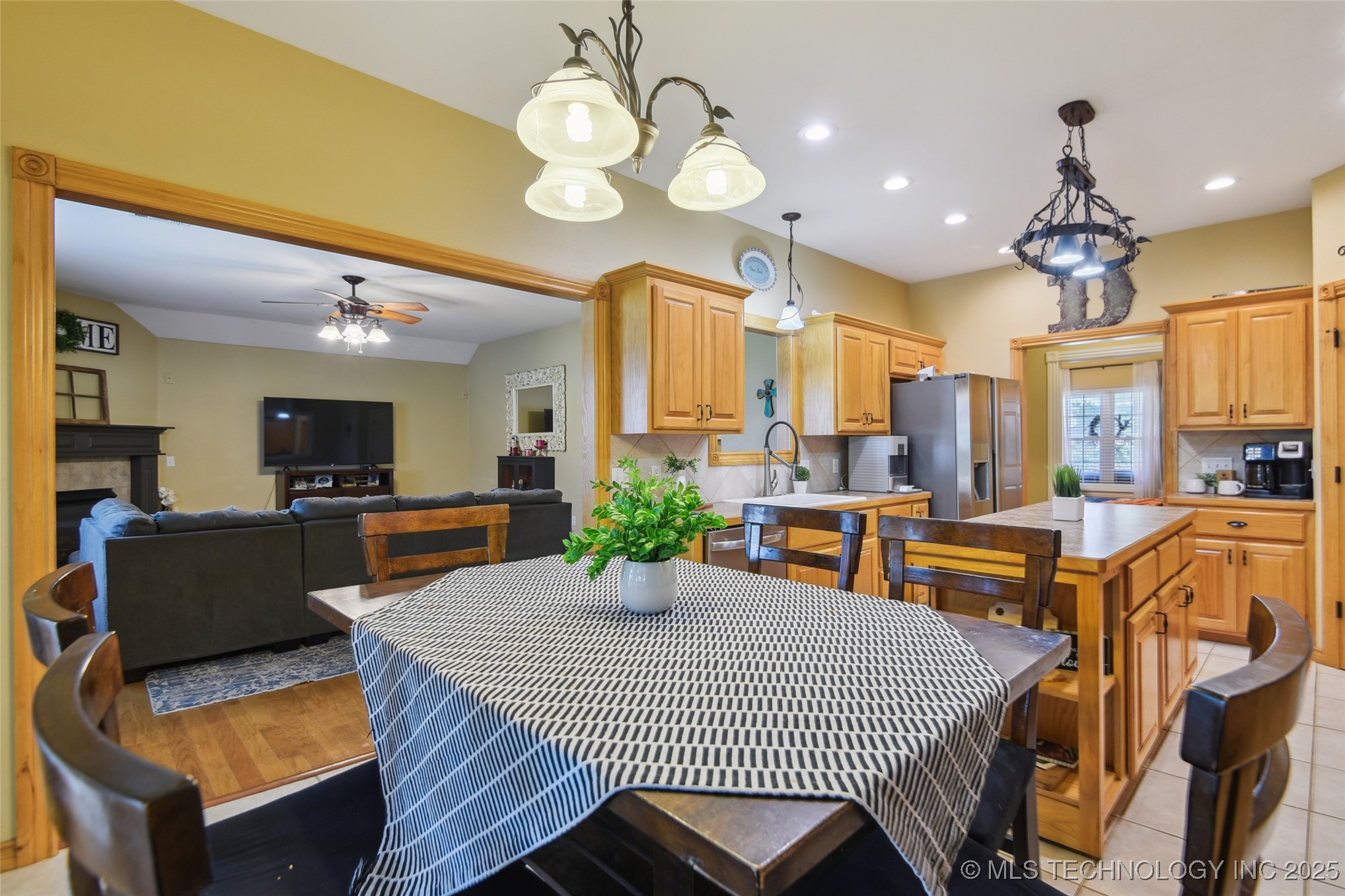 605 S Timber Ridge Drive Property Photo 17