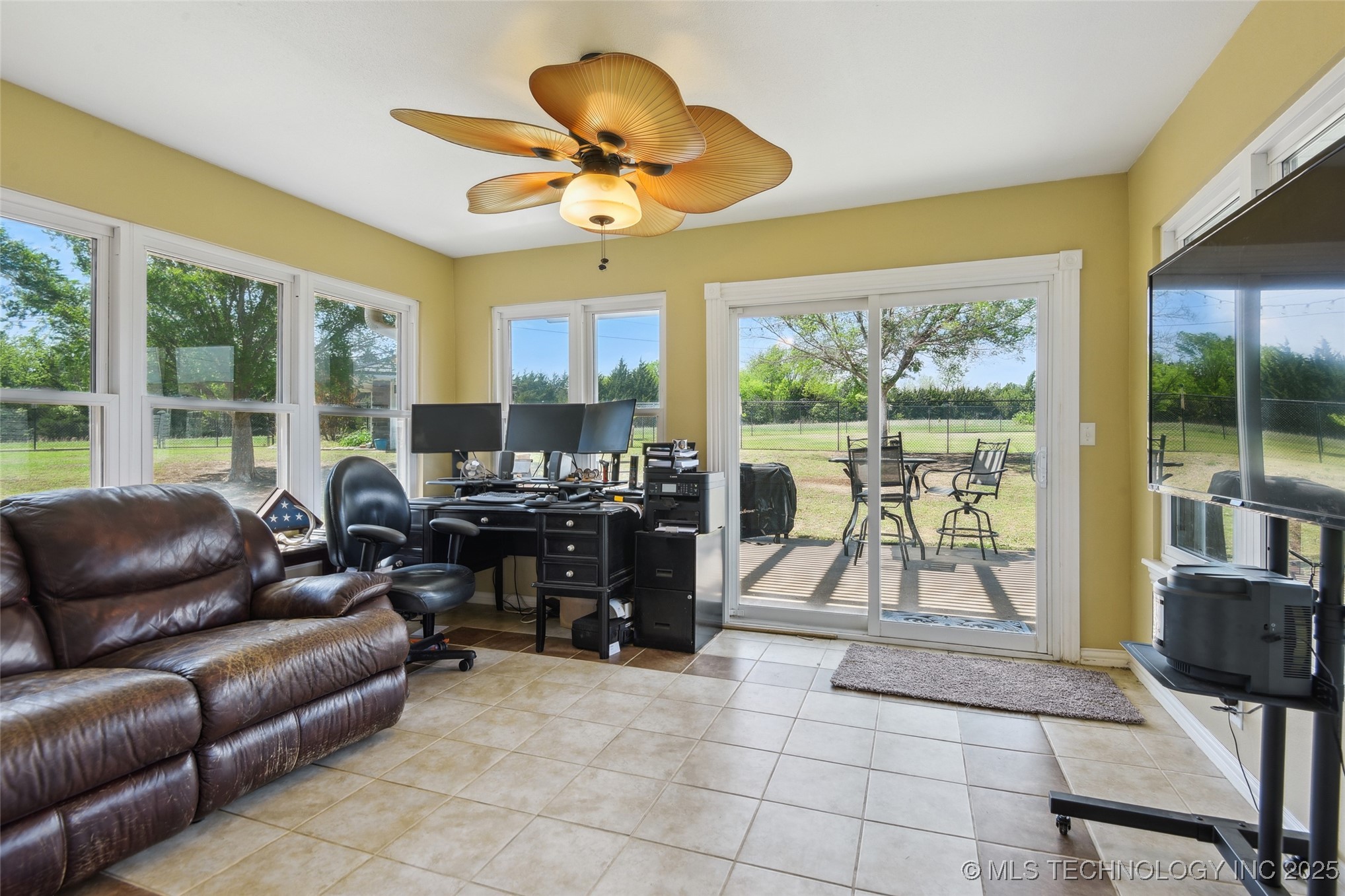 605 S Timber Ridge Drive Property Photo 18