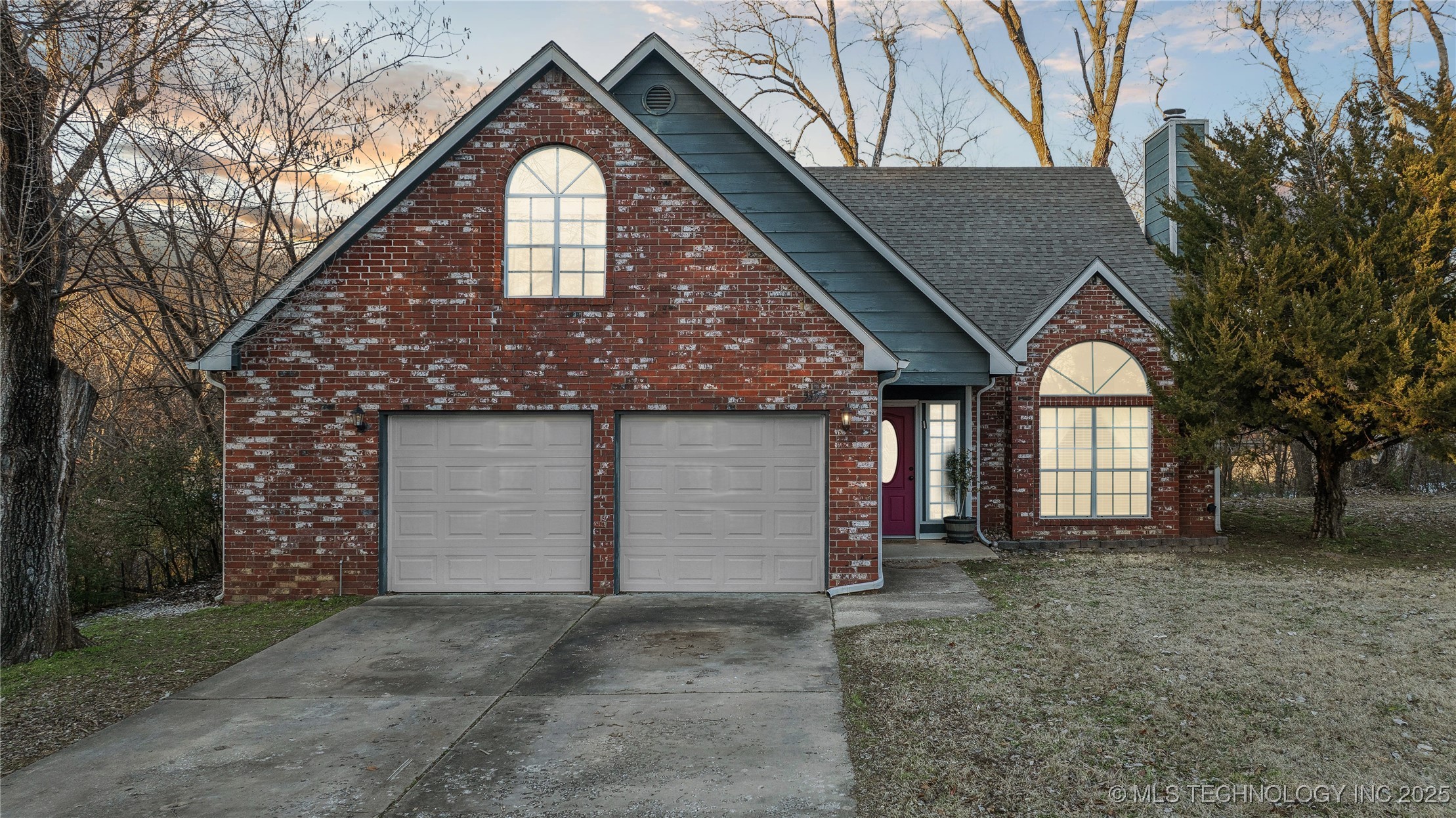 24055 King Court Property Photo