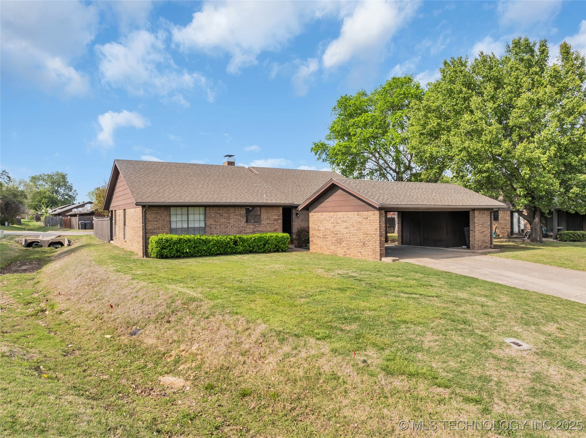 35 Overland Road Property Photo