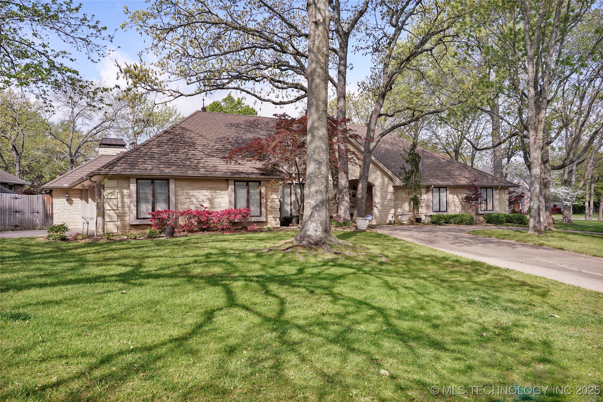 749 Brookhollow Lane Property Photo 1