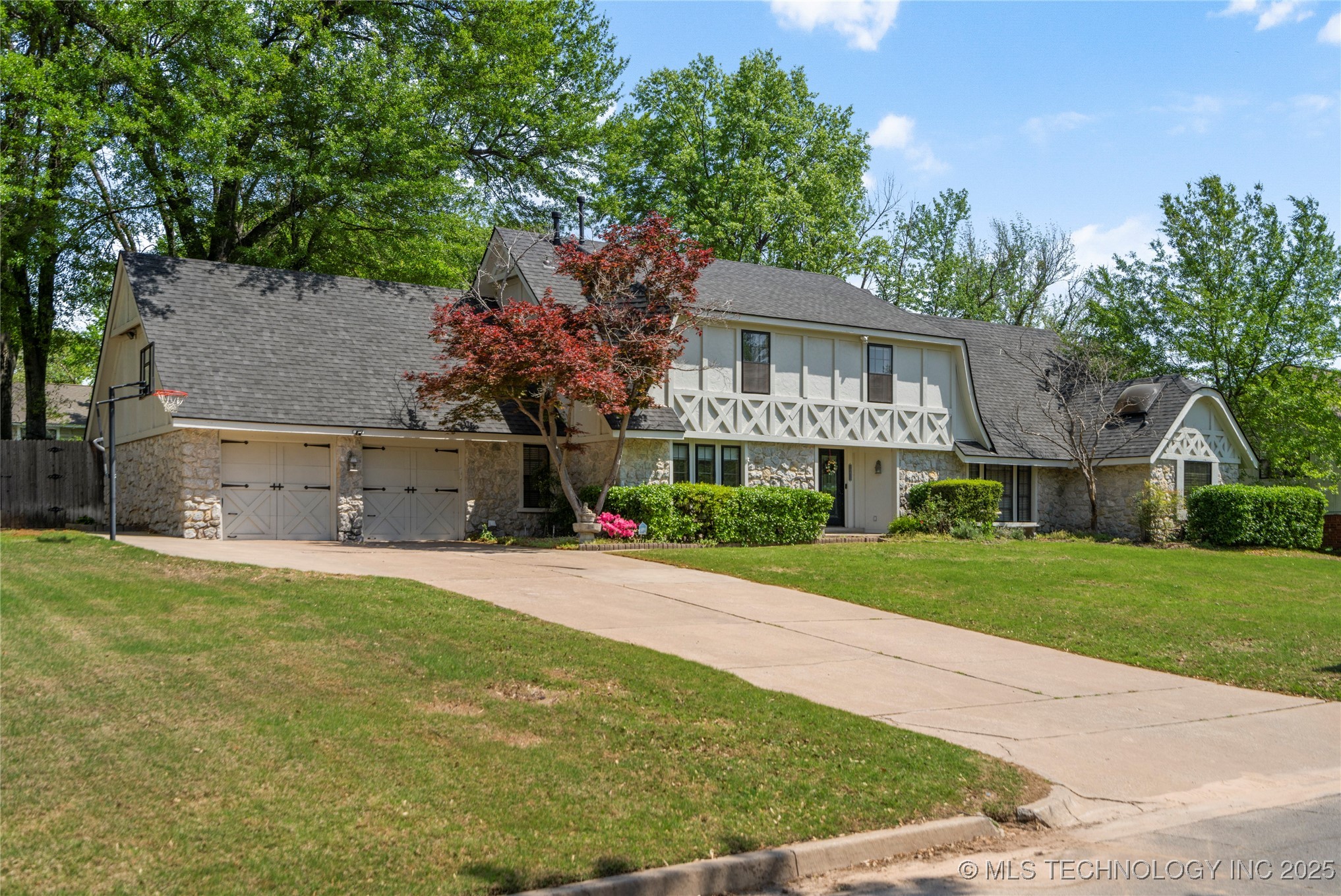 10421 S Richmond Place Property Photo 3