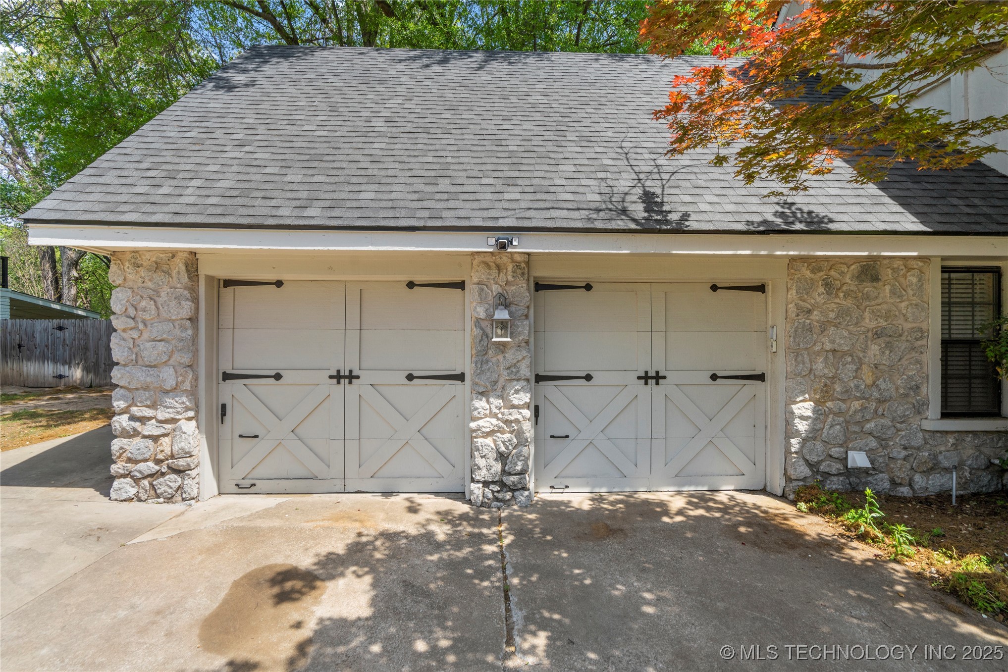 10421 S Richmond Place Property Photo 4