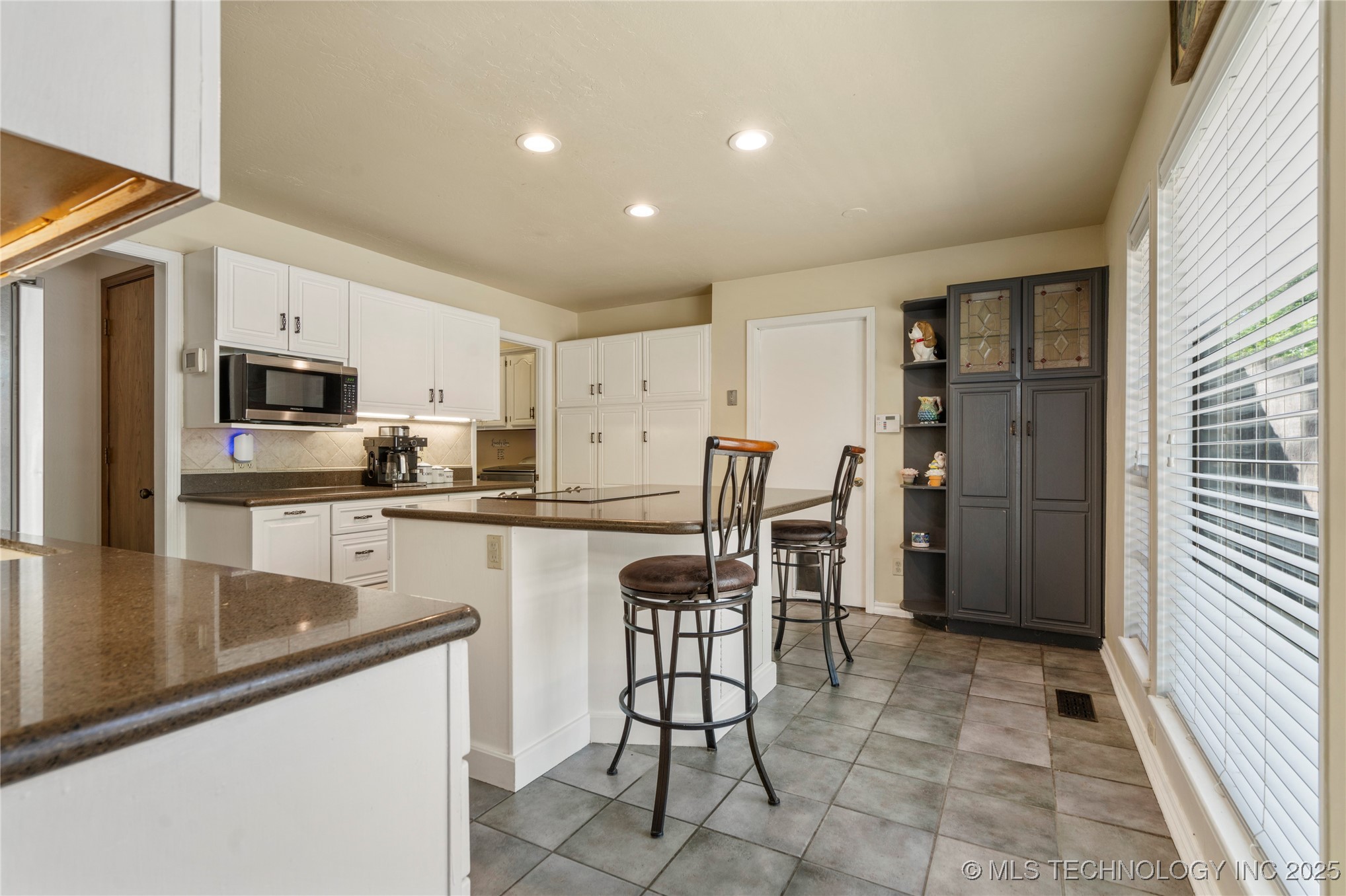 10421 S Richmond Place Property Photo 14