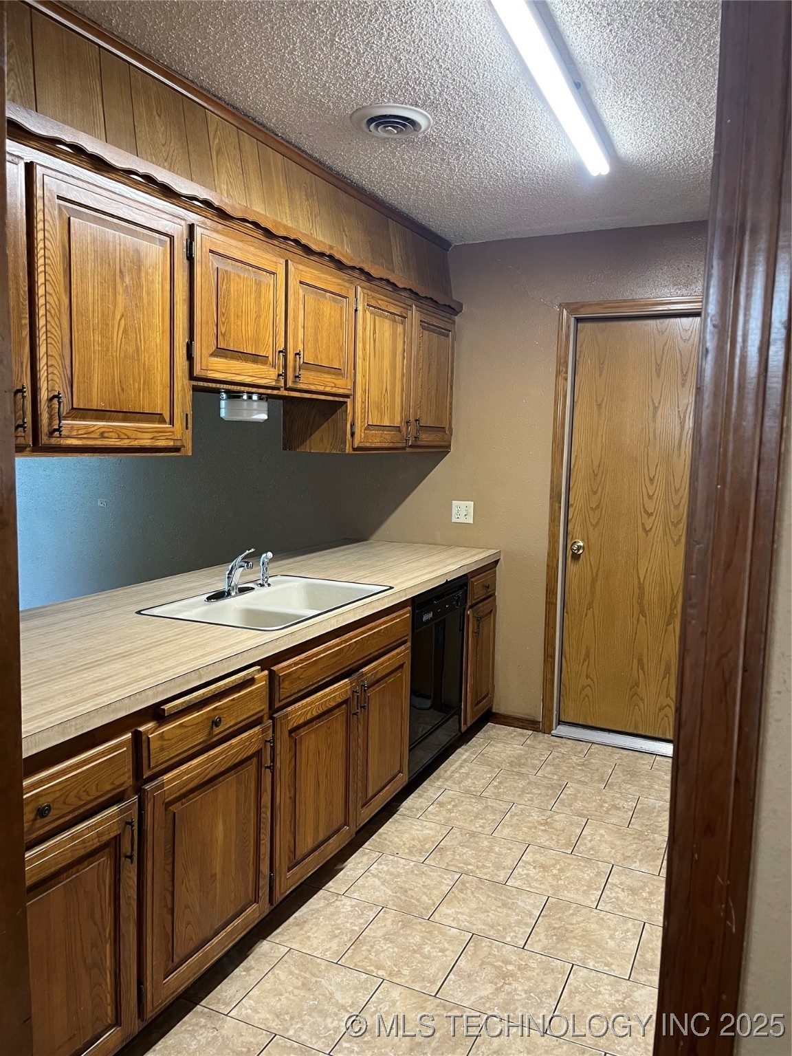 100 Birch Court Property Photo 6