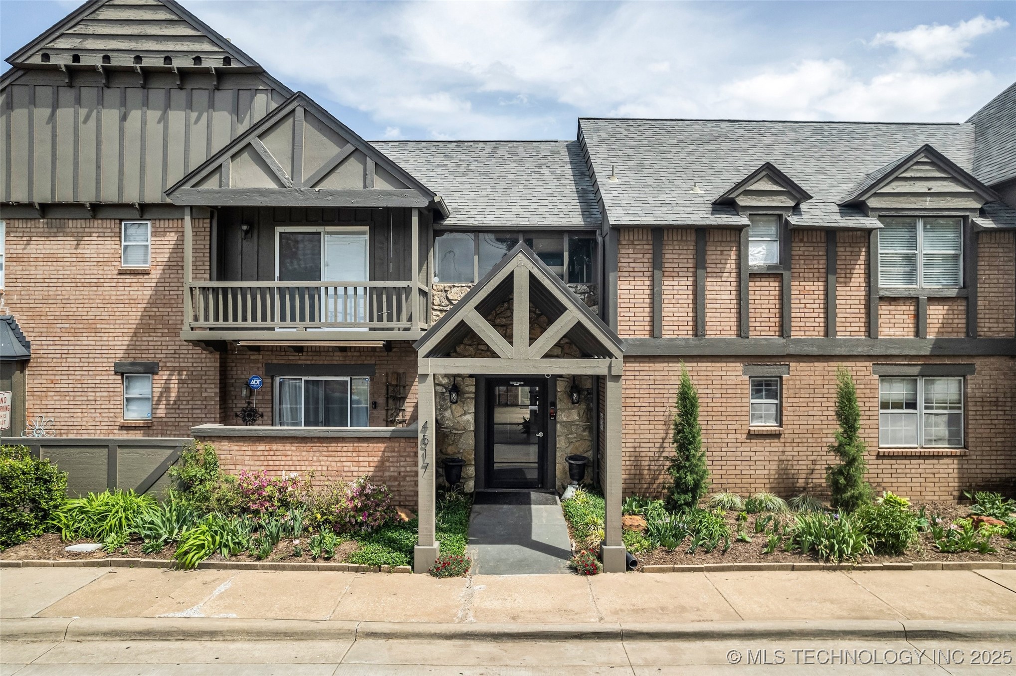 4517 S Peoria Avenue 31a Property Photo 1