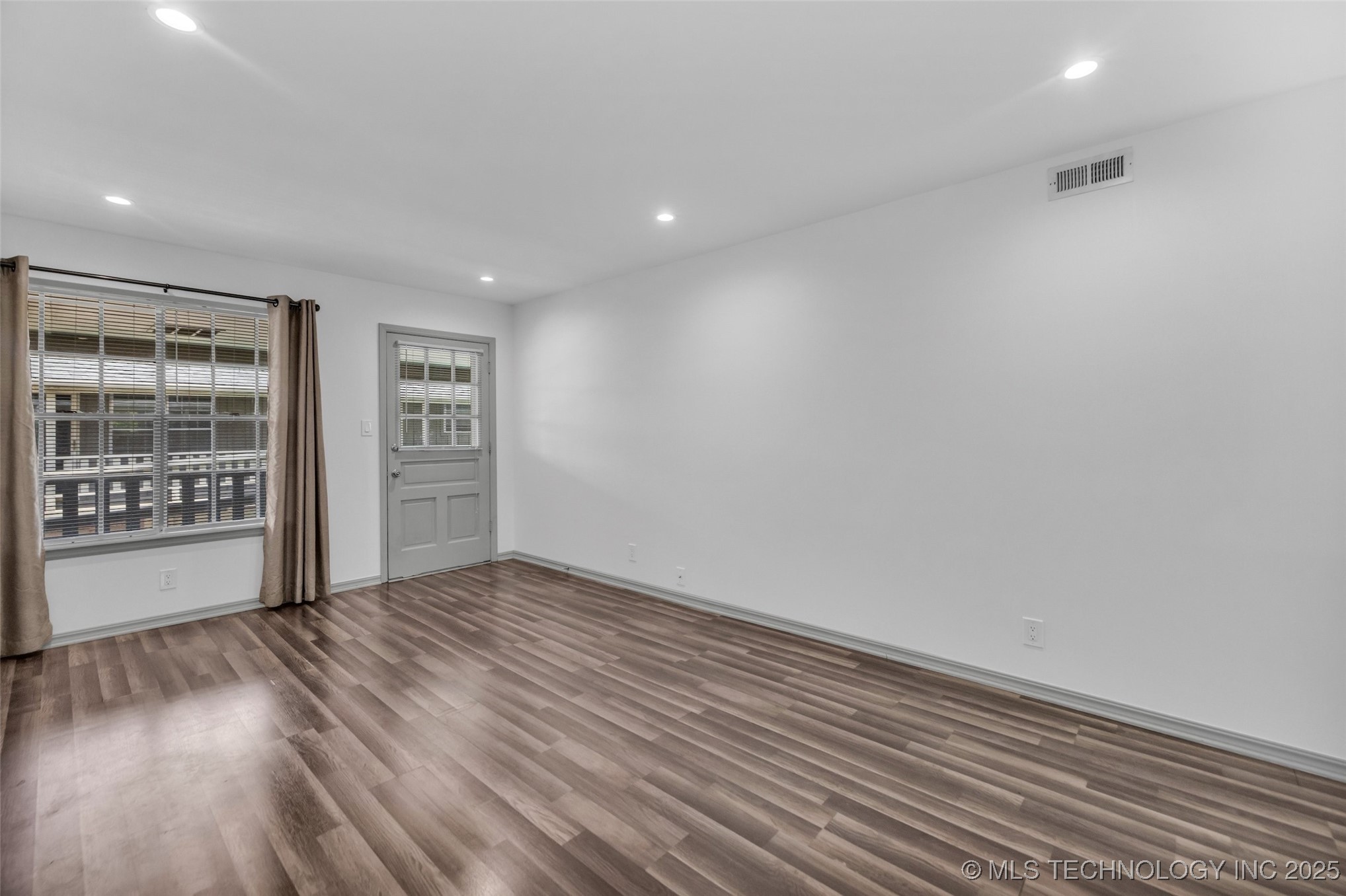 4517 S Peoria Avenue 31a Property Photo 5