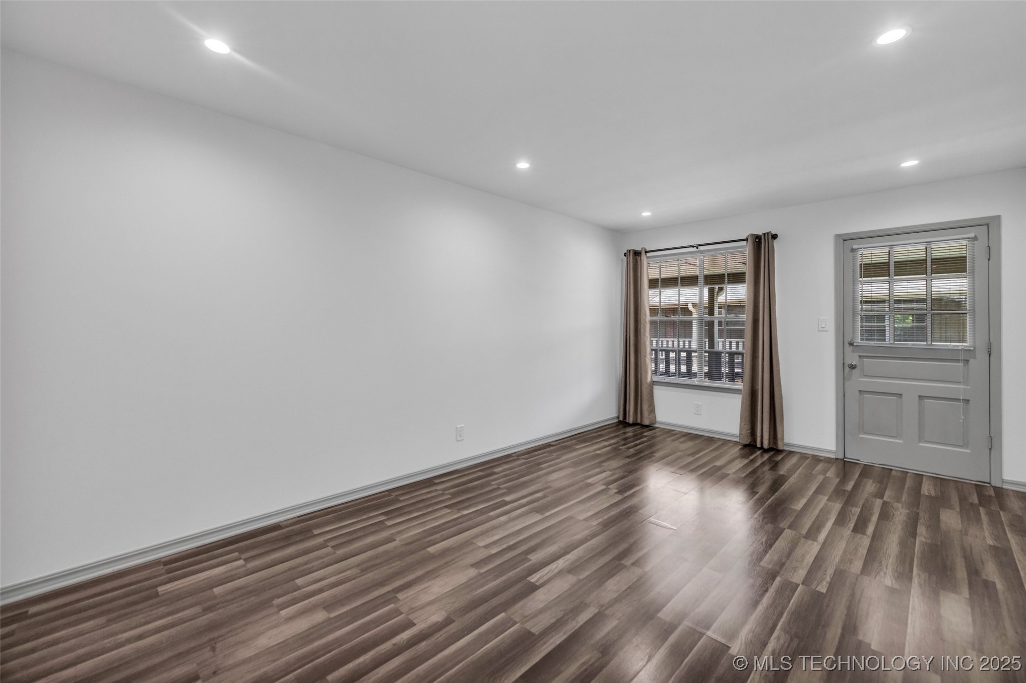 4517 S Peoria Avenue 31a Property Photo 6