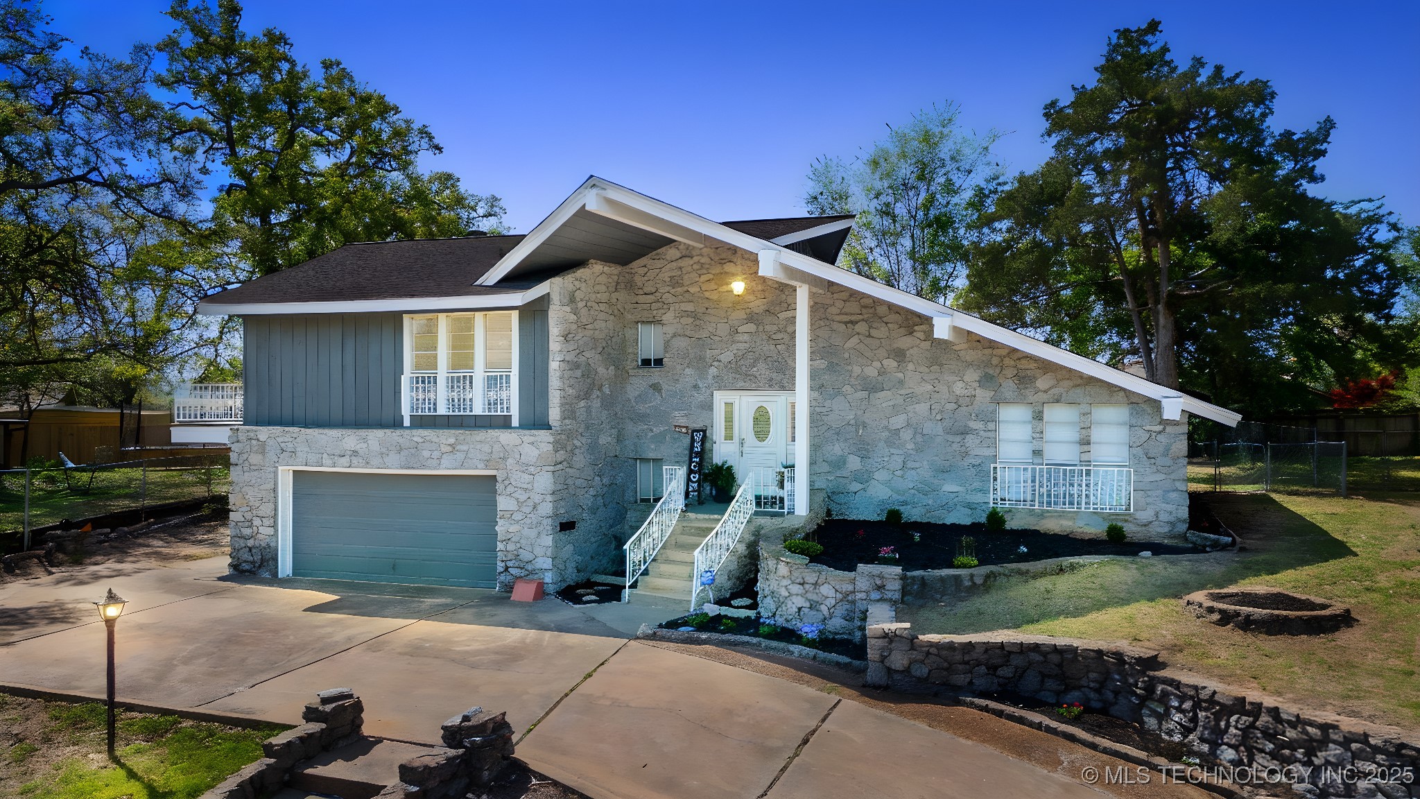 1212 E 8th Street Property Photo