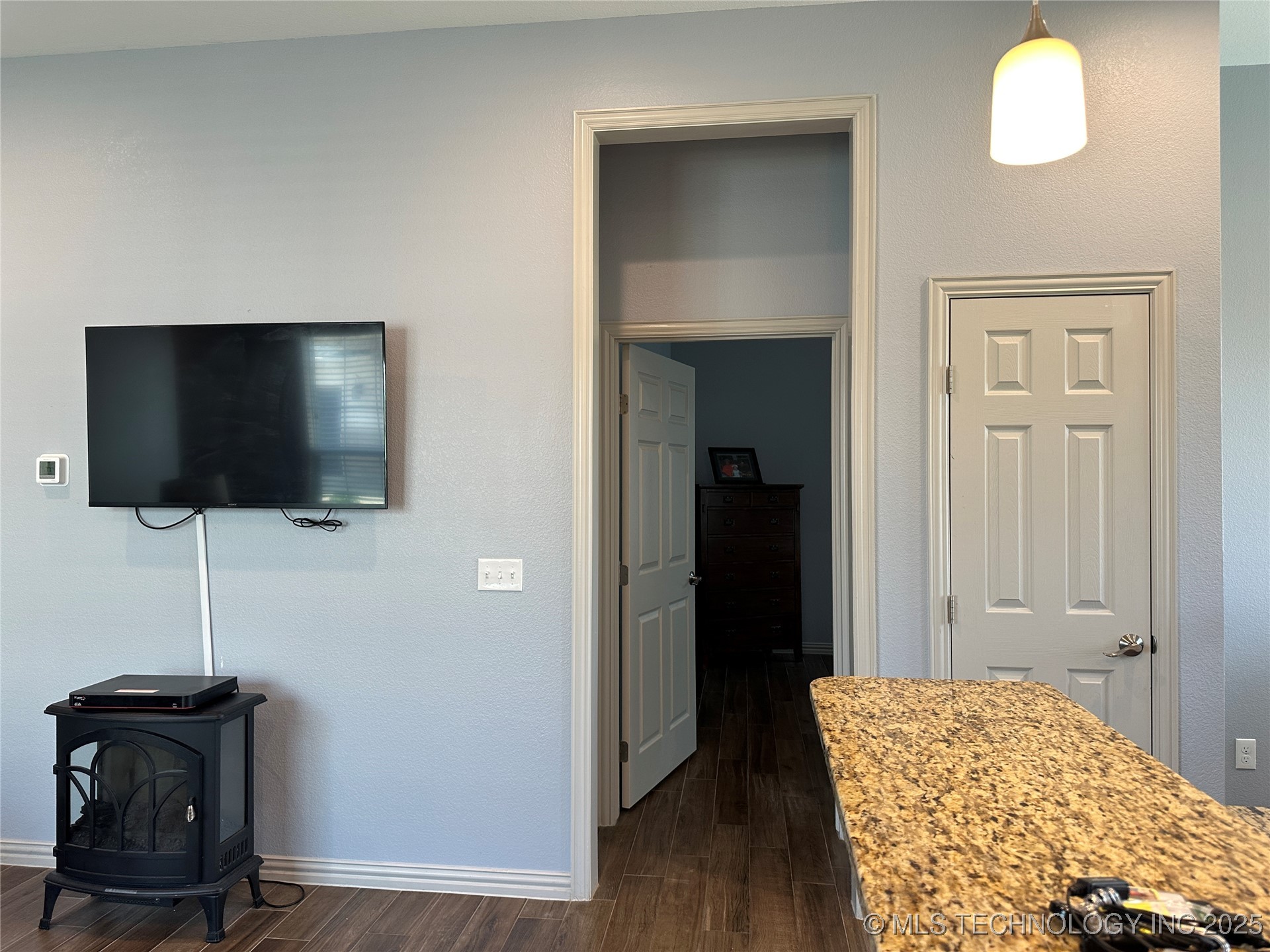 205 Cottonwood Street Property Photo 7