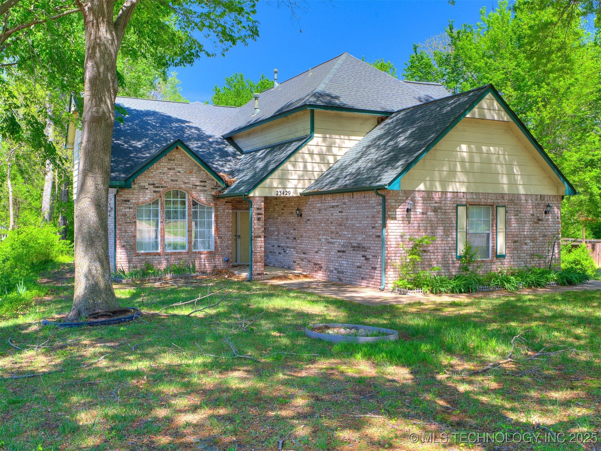 23429 King Street Property Photo