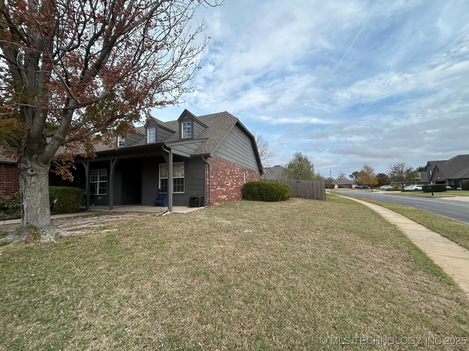 10401 N 117th Avenue E Property Photo