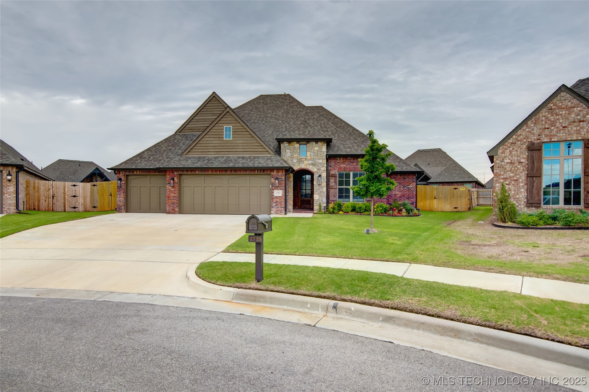 2723 E Portland Place Property Photo 1