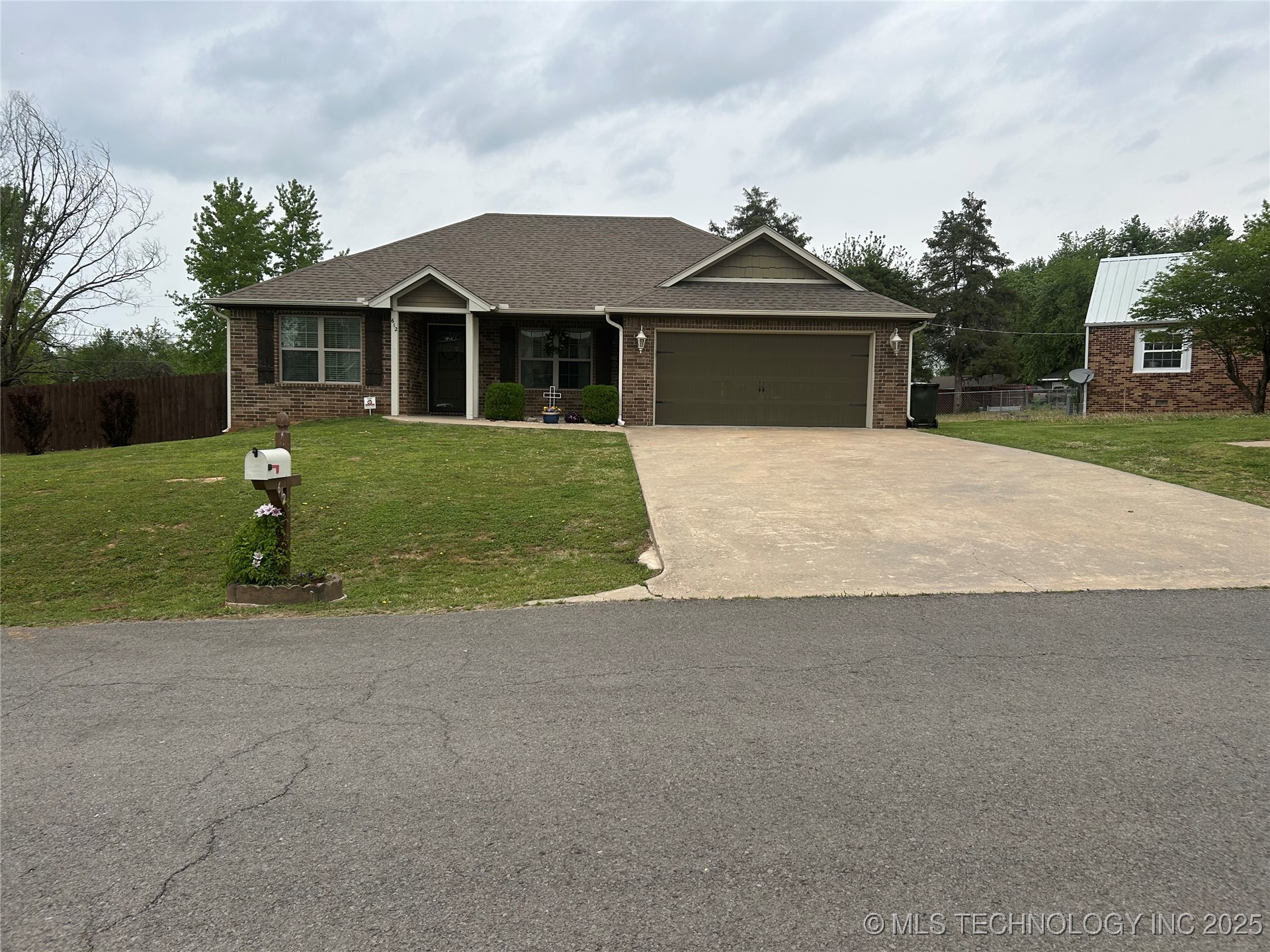 612 W Hickory Avenue Property Photo