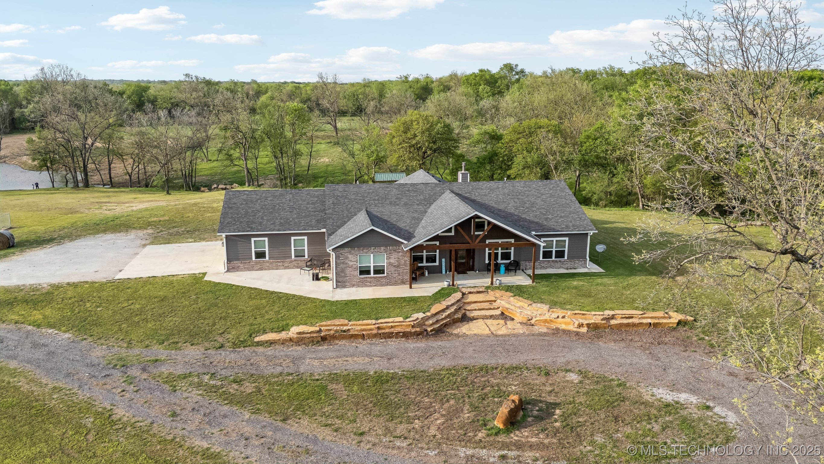 15805 E 380 Road Property Photo