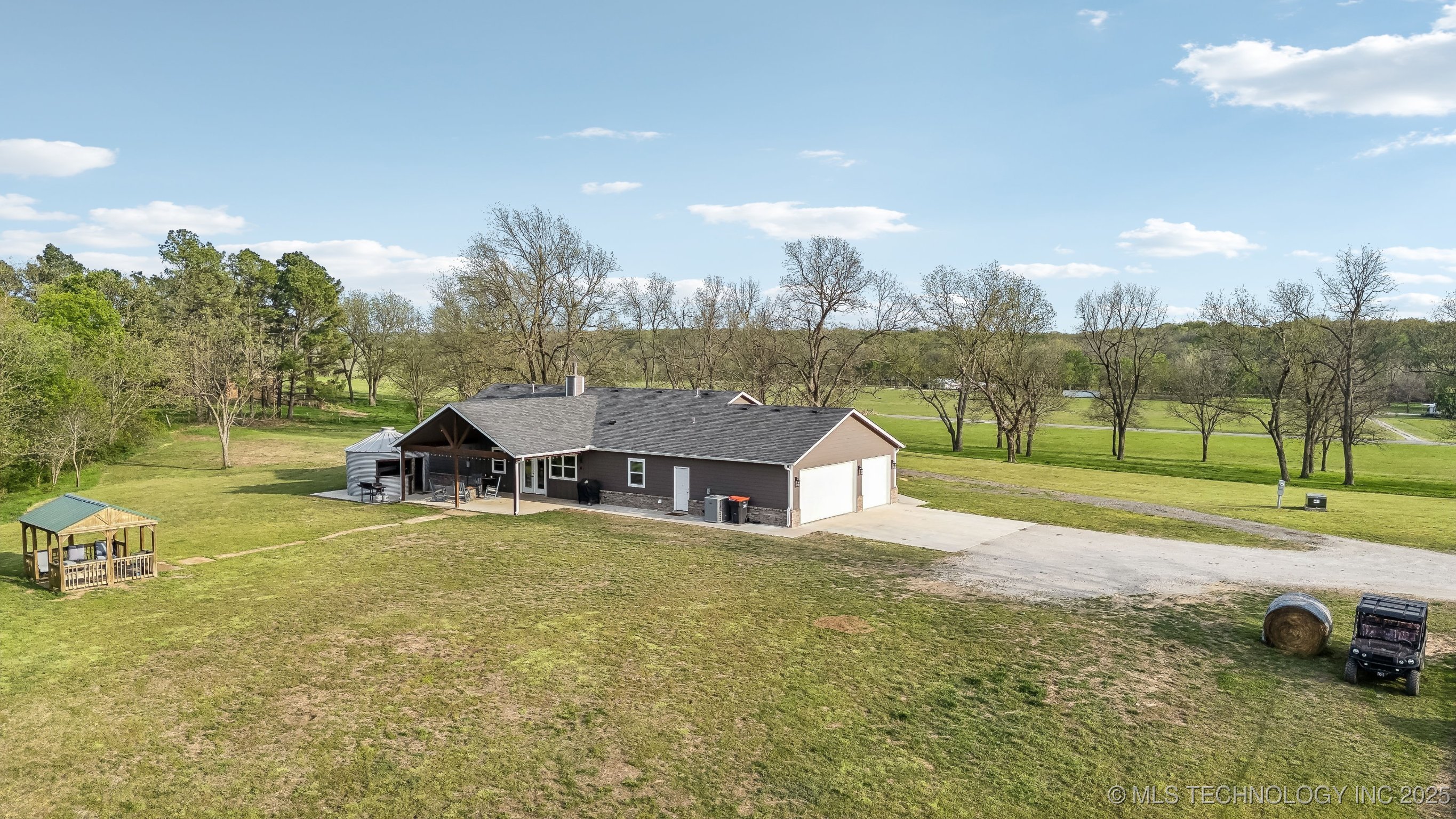 15805 E 380 Road Property Photo 2