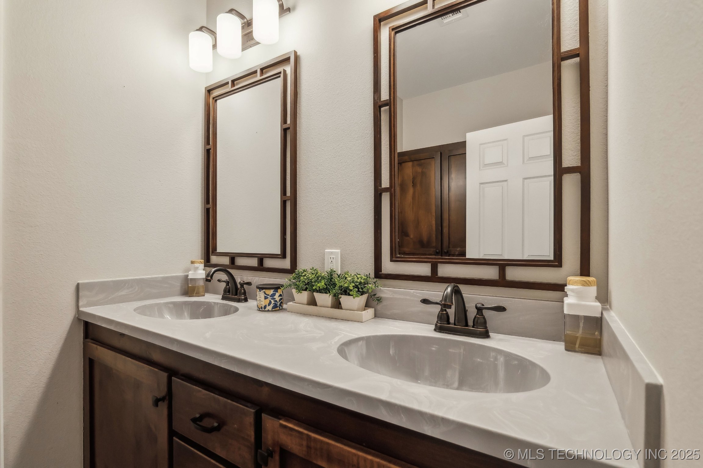15805 E 380 Road Property Photo 18