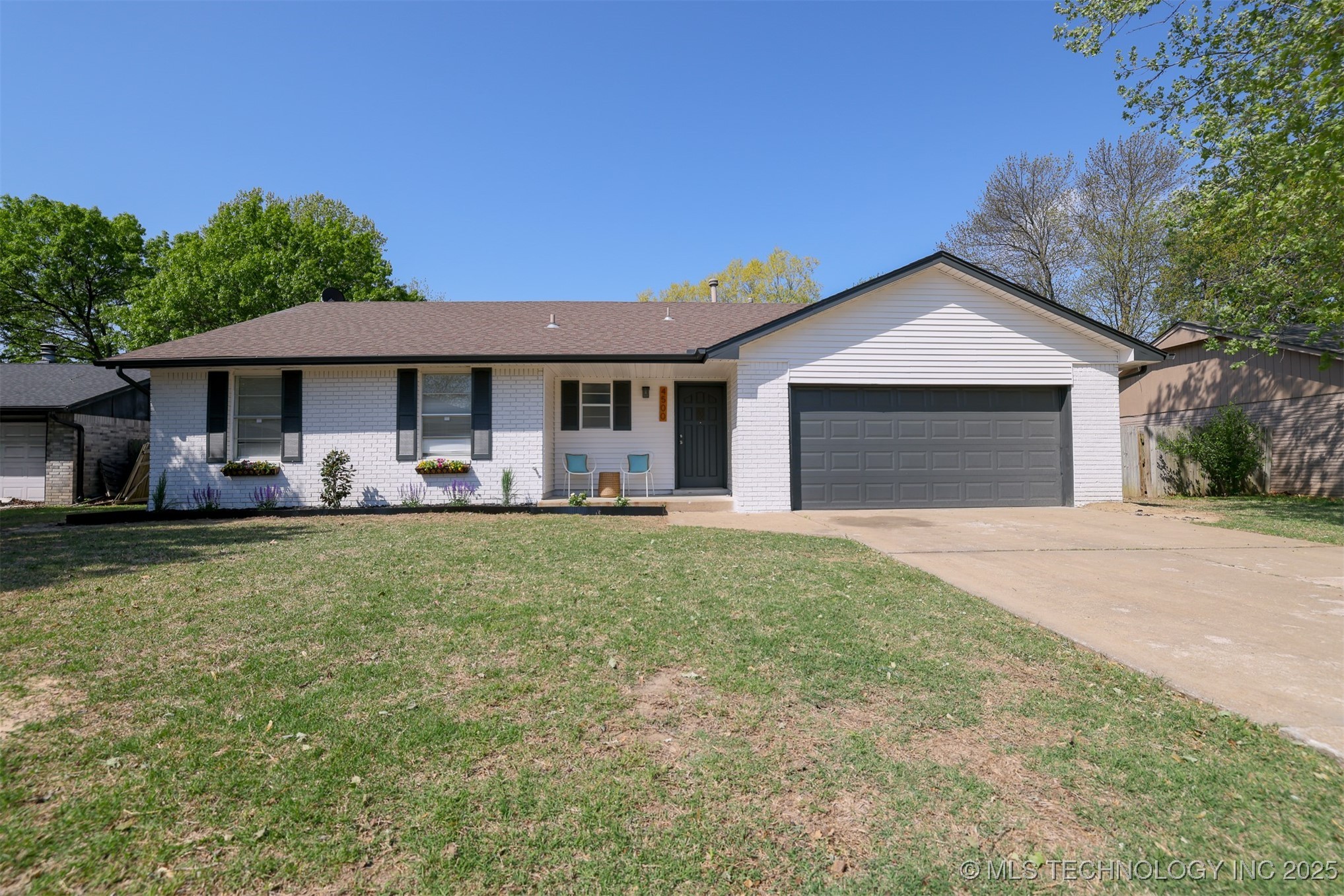 4500 S Hickory Avenue Property Photo