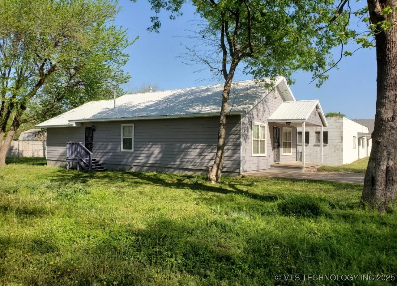 2020 N Maplewood Avenue Property Photo 3