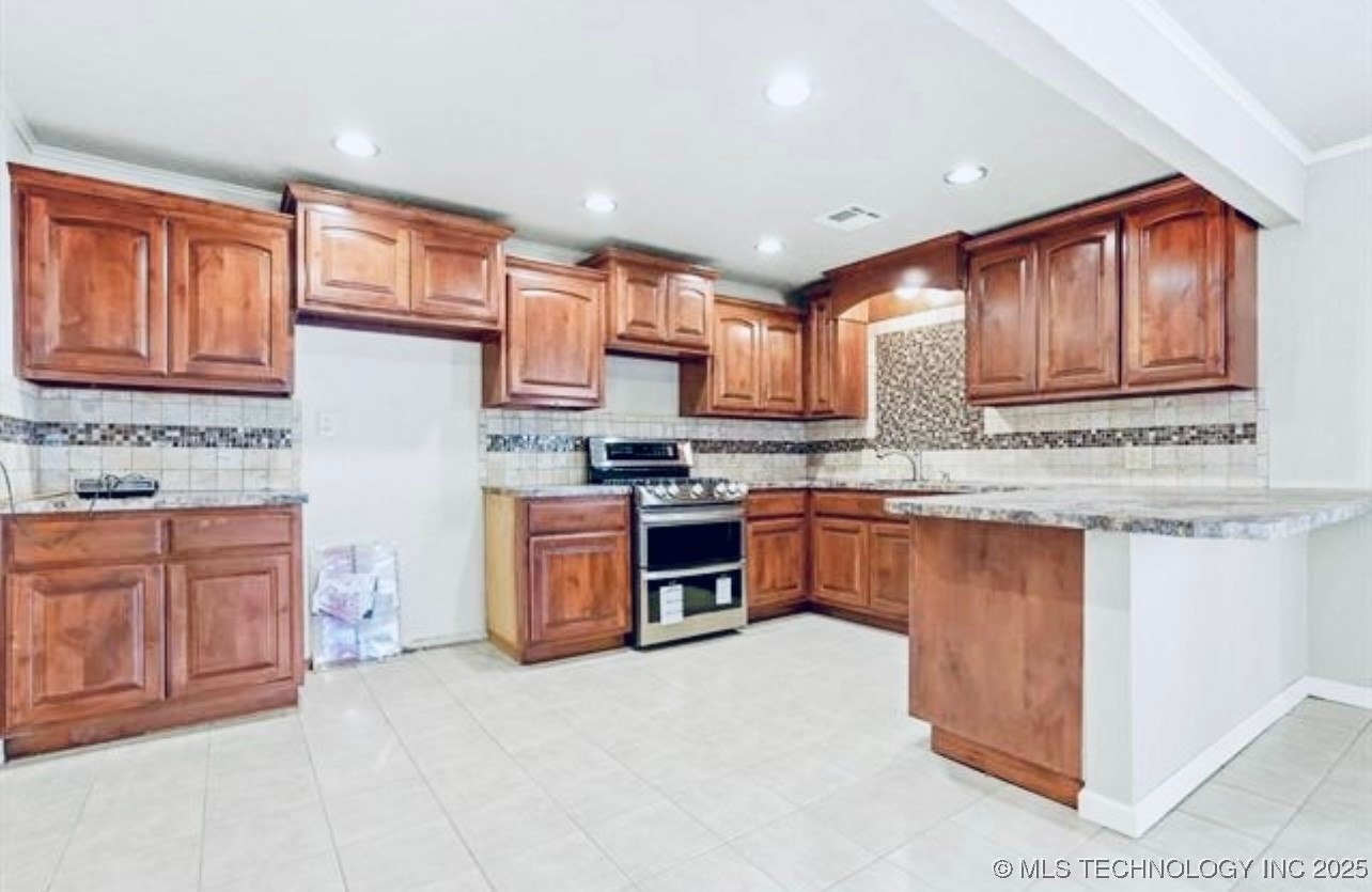 2020 N Maplewood Avenue Property Photo 8