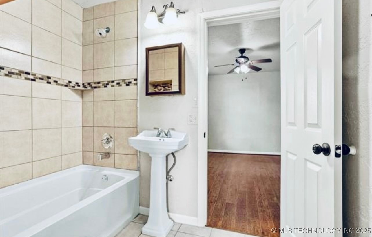 2020 N Maplewood Avenue Property Photo 10