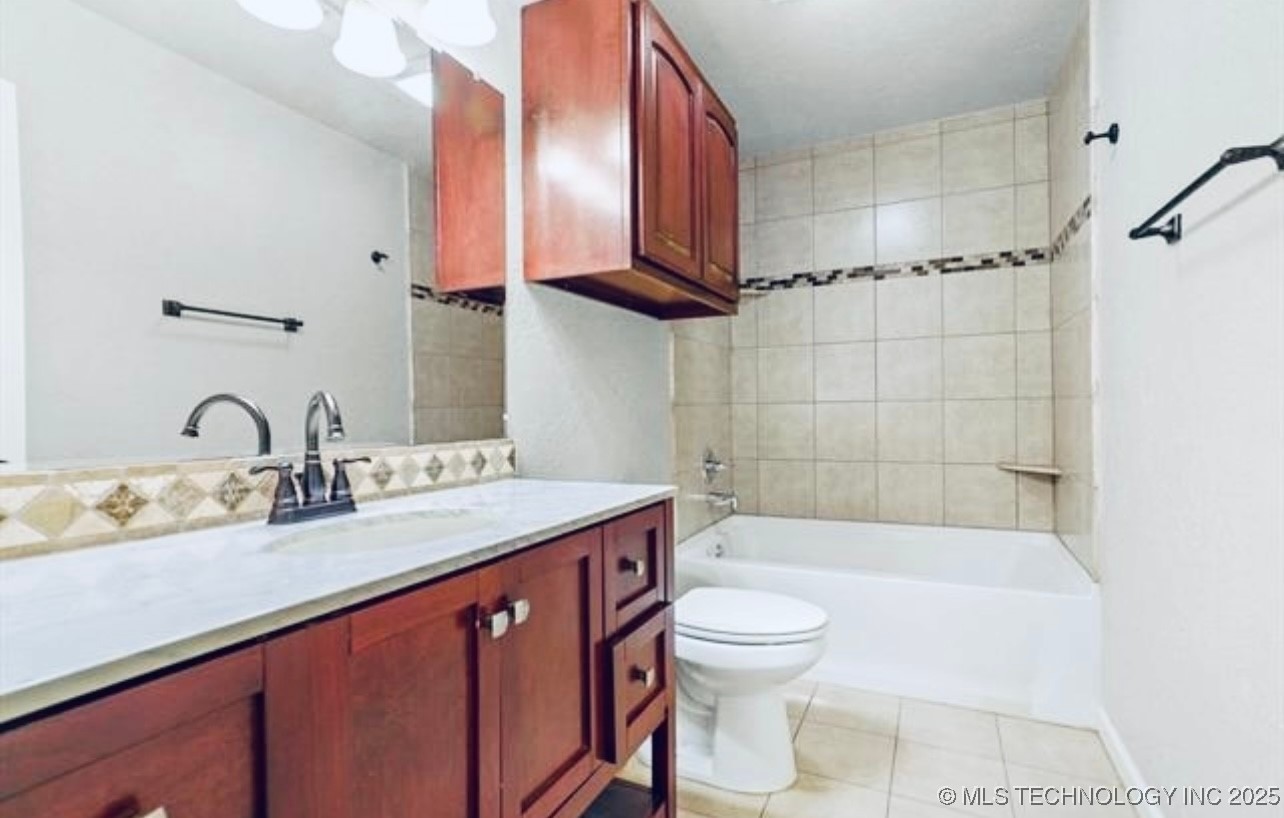2020 N Maplewood Avenue Property Photo 11