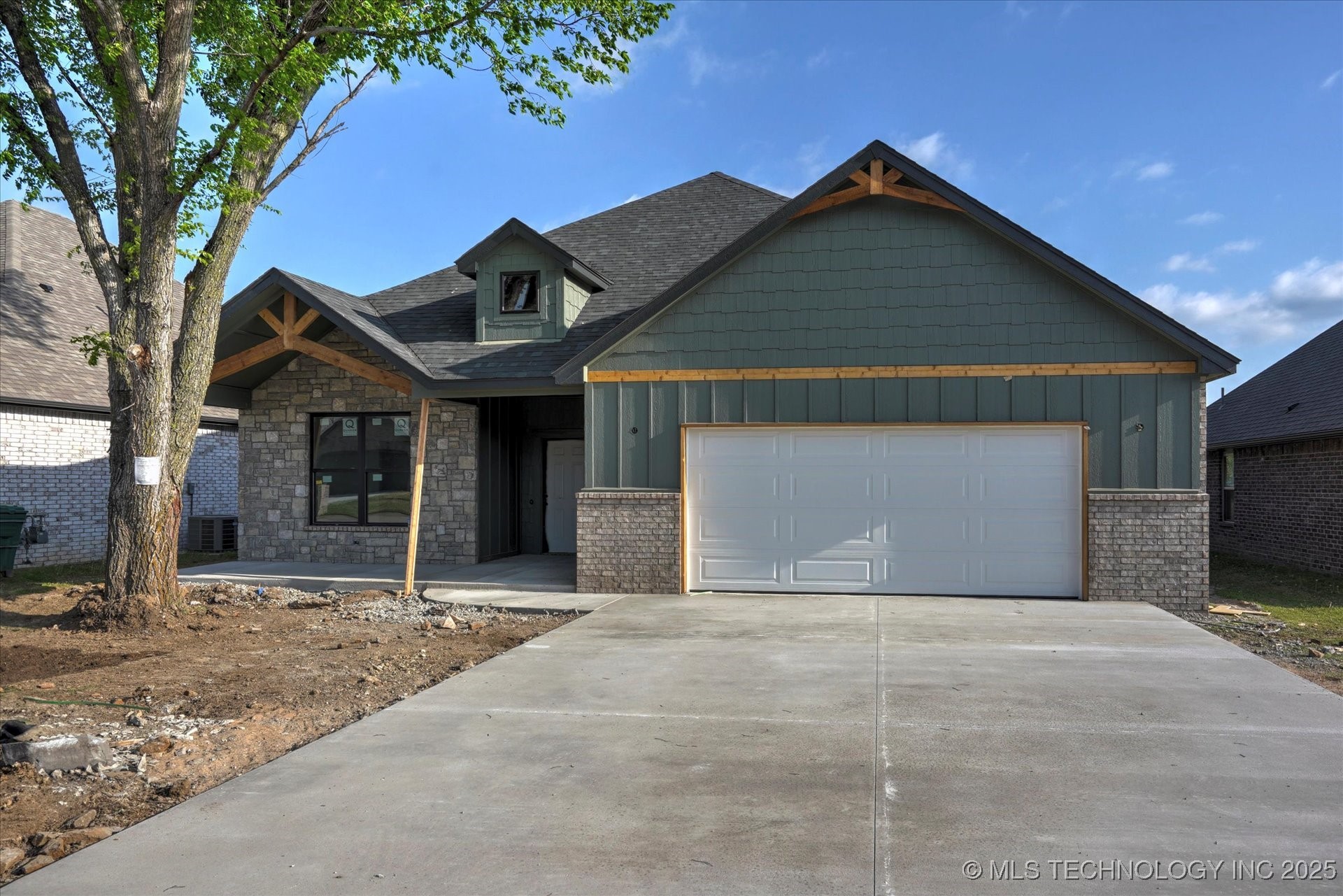 4231 W 4th Street Property Photo 2