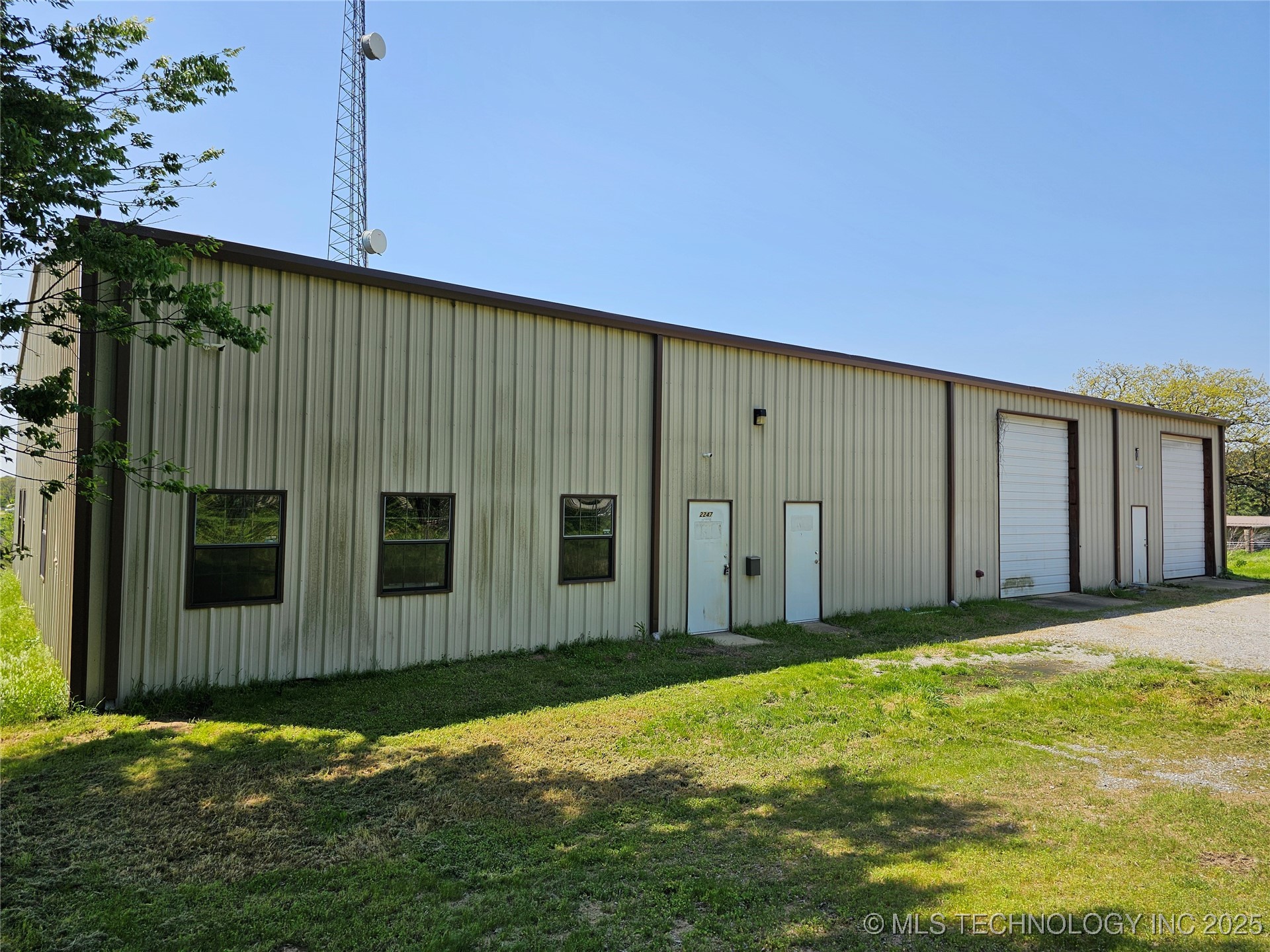 2247 W Mockingbird Property Photo 1