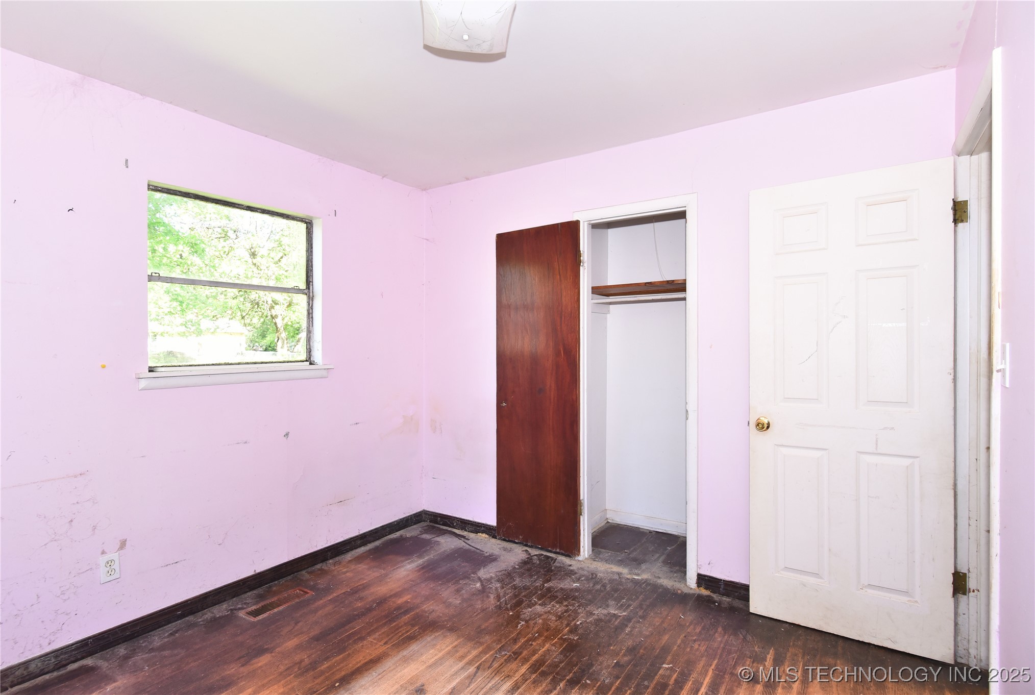 908 S Powell Avenue Property Photo 10