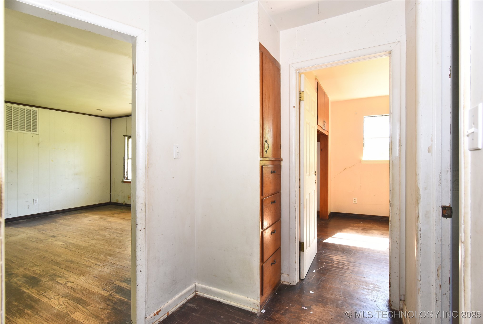 908 S Powell Avenue Property Photo 14