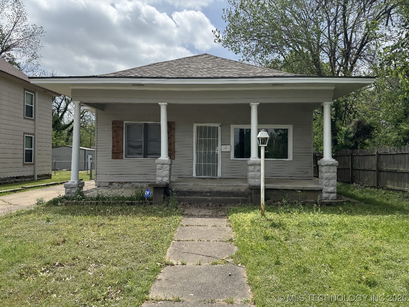 607 Lawrence Street Property Photo