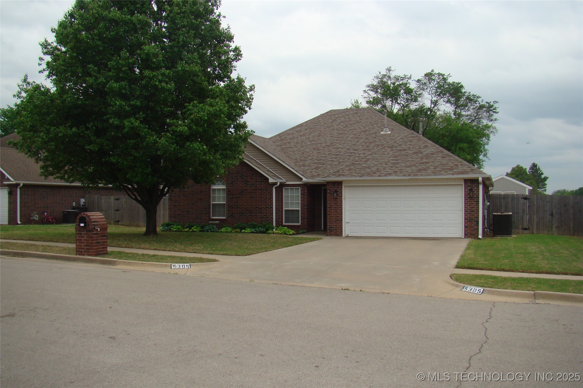 5305 Richmond Drive Property Photo 1