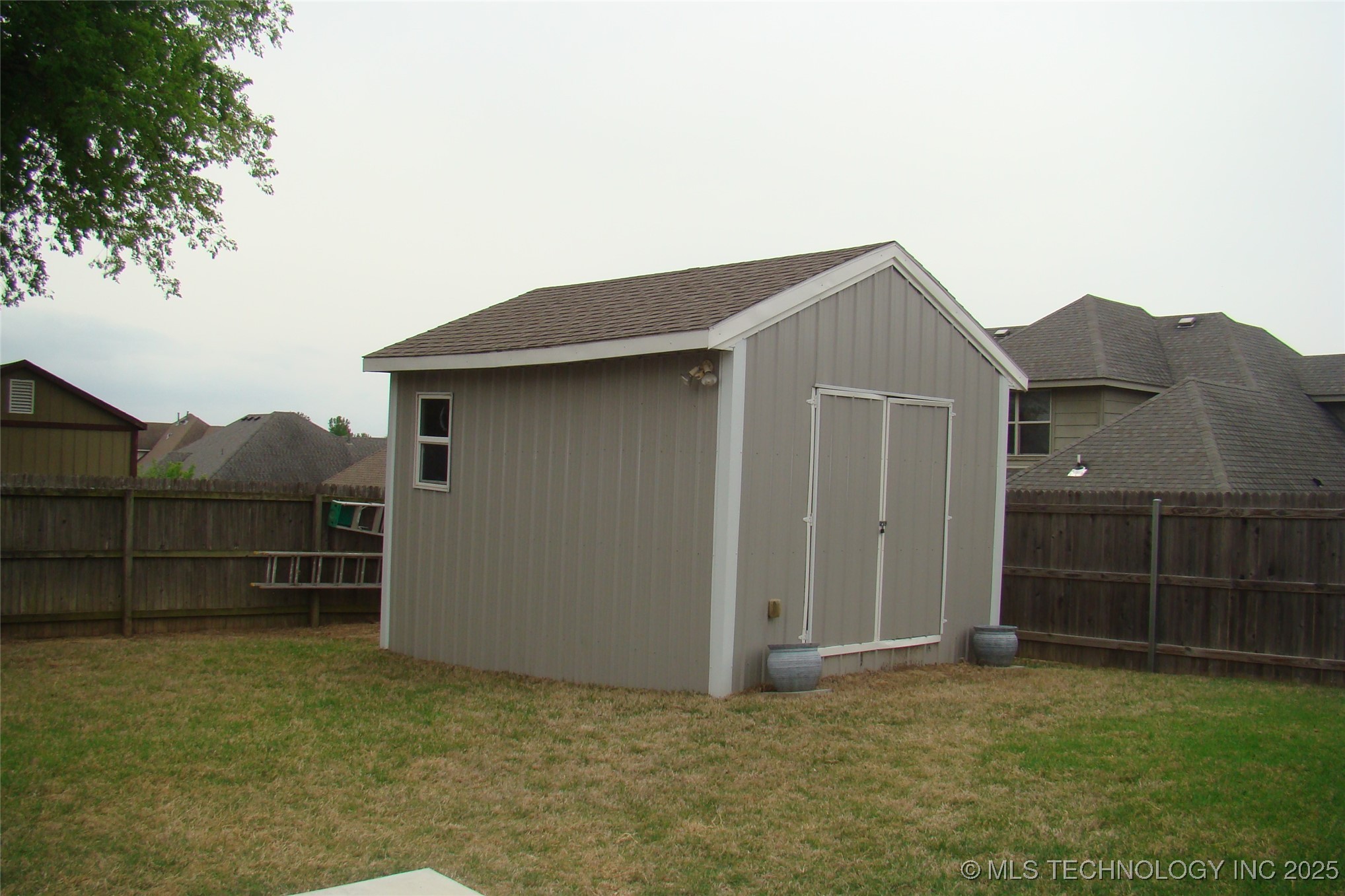 5305 Richmond Drive Property Photo 3