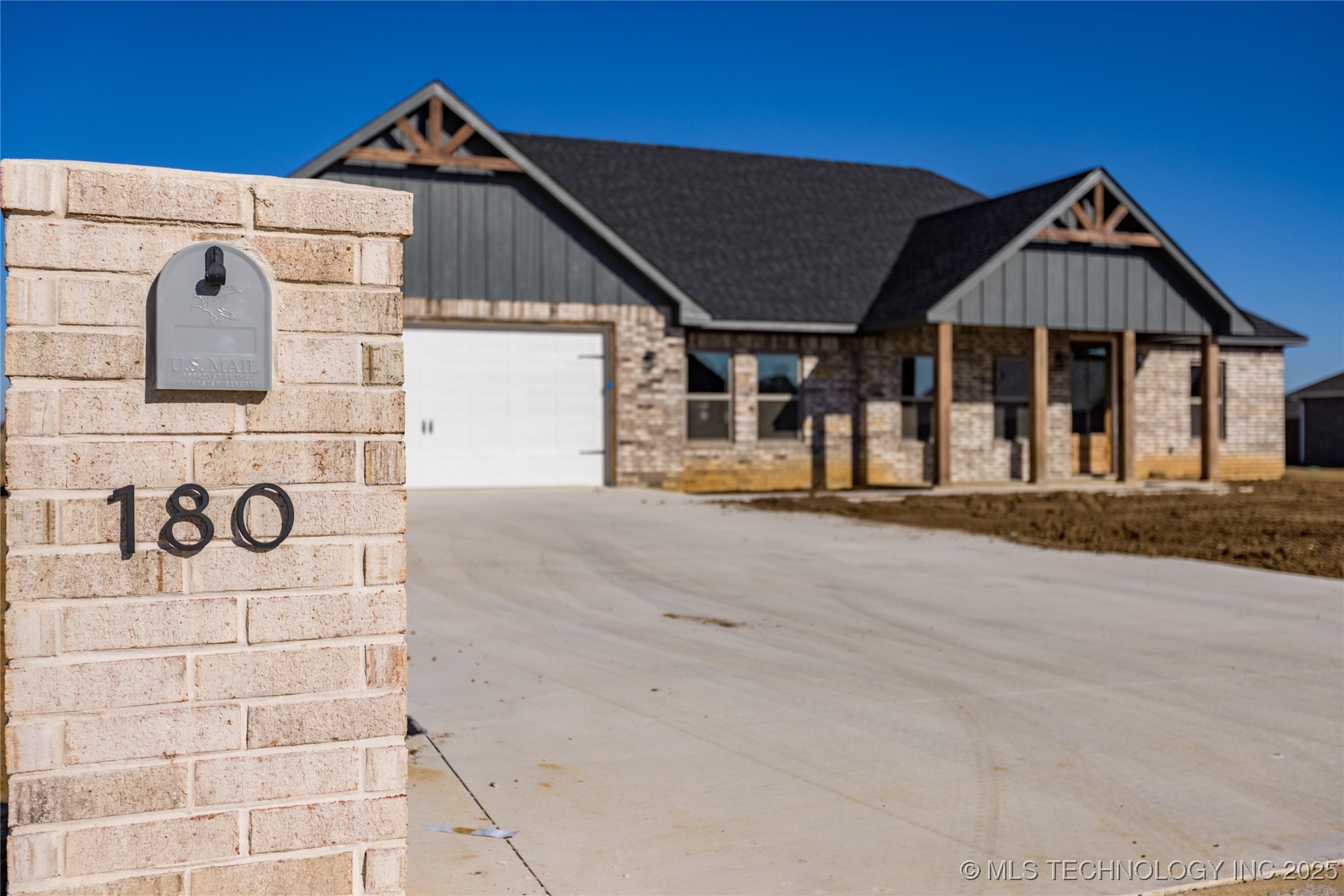 180 Maple Leaf Drive Property Photo 1