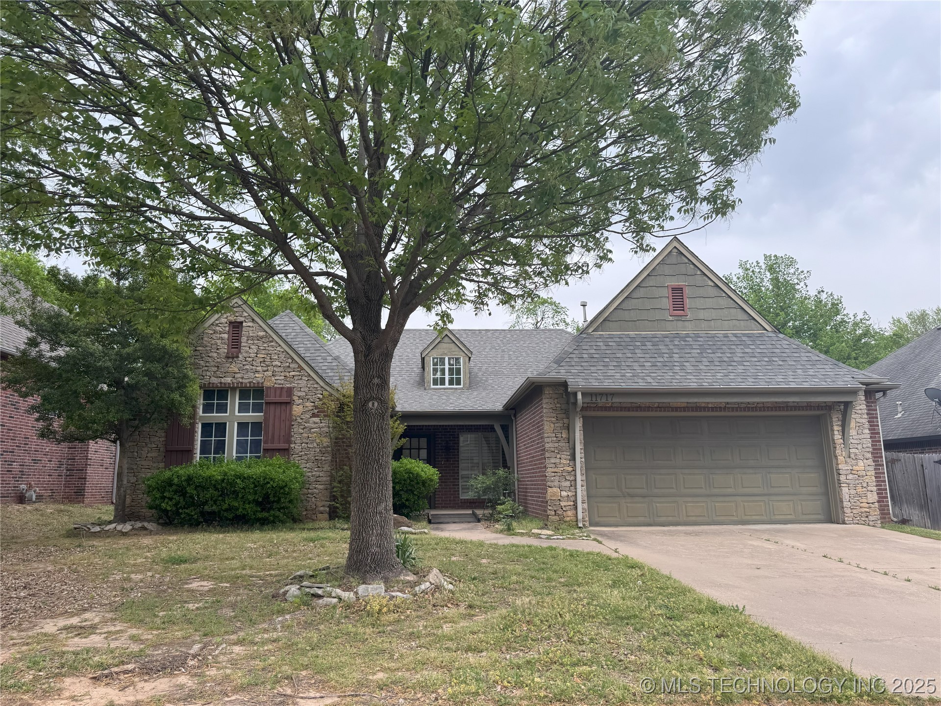 11717 S 96th Place Property Photo 1