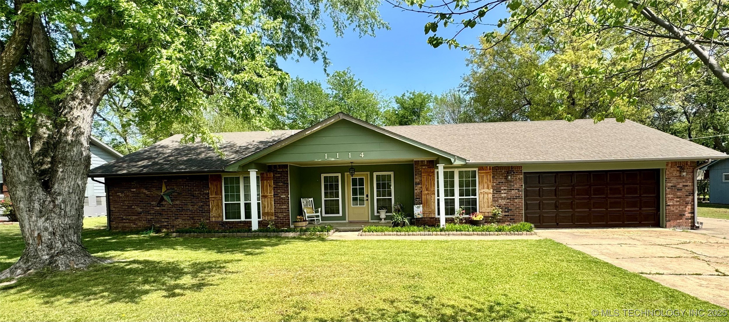 1114 N Country Club Property Photo 1