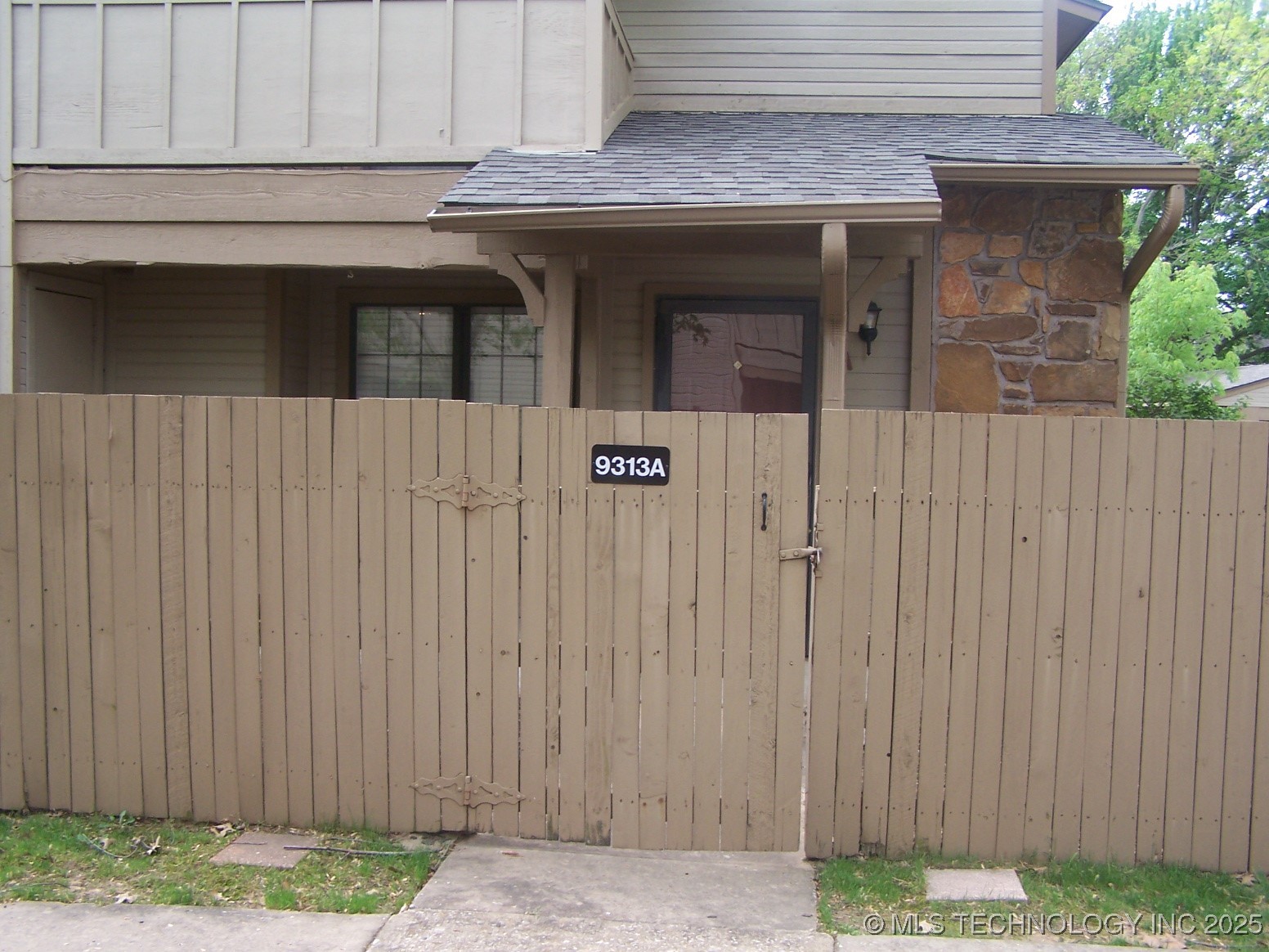 9313 S Urbana Avenue 15a Property Photo 1