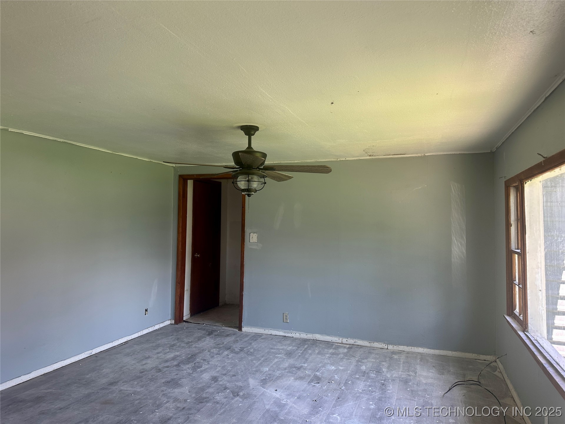 5924 Kickapoo Avenue Property Photo 2