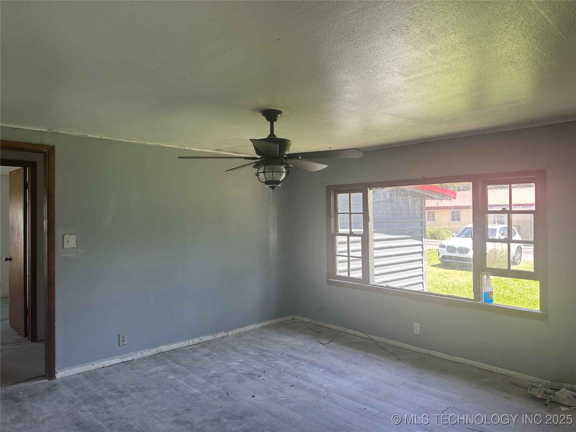 5924 Kickapoo Avenue Property Photo 3