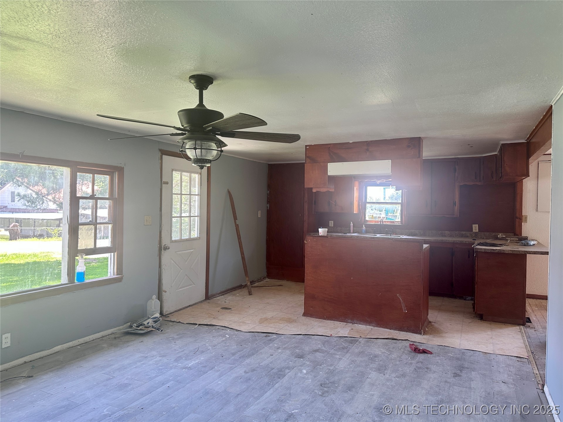 5924 Kickapoo Avenue Property Photo 4
