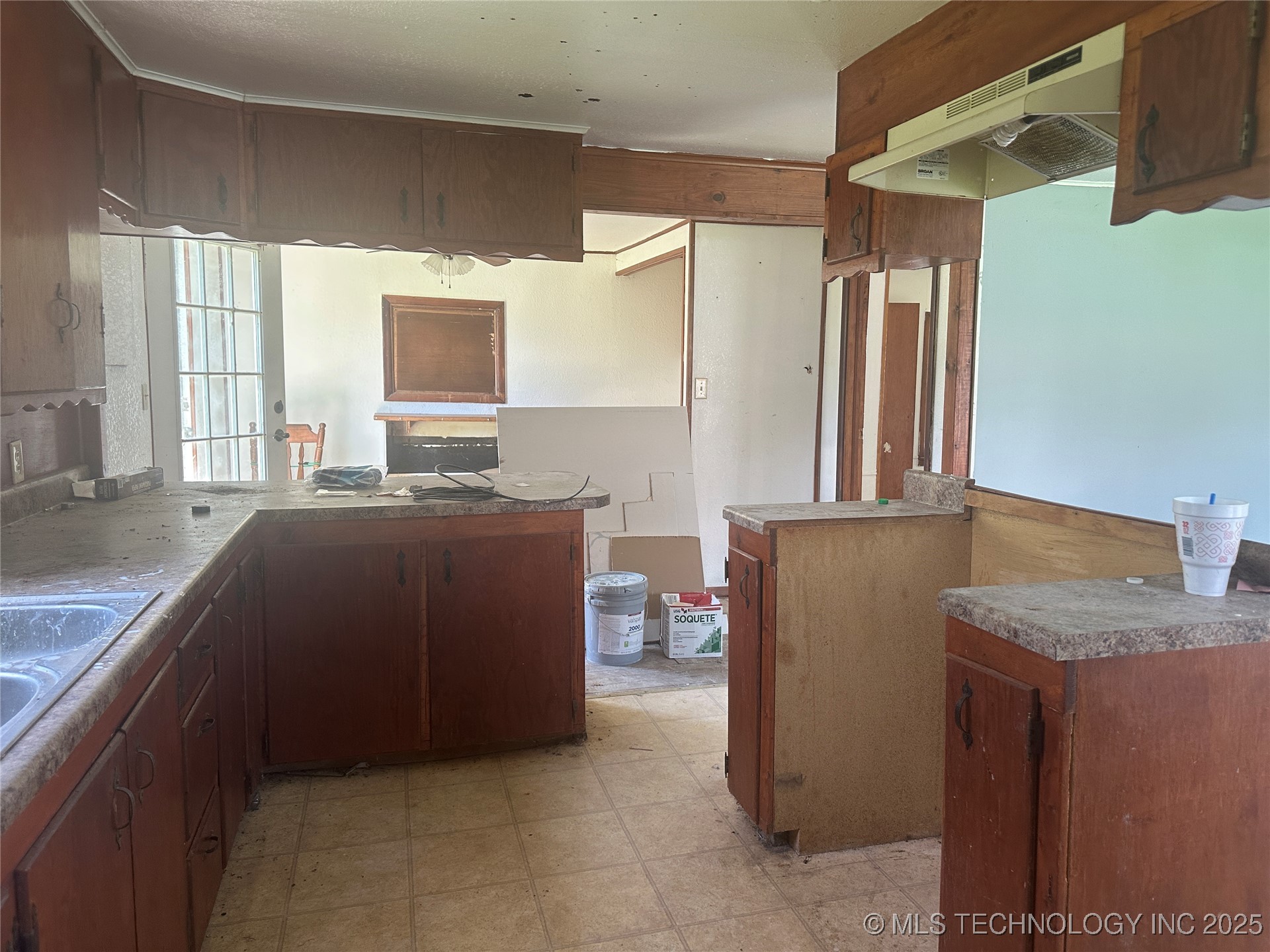 5924 Kickapoo Avenue Property Photo 9