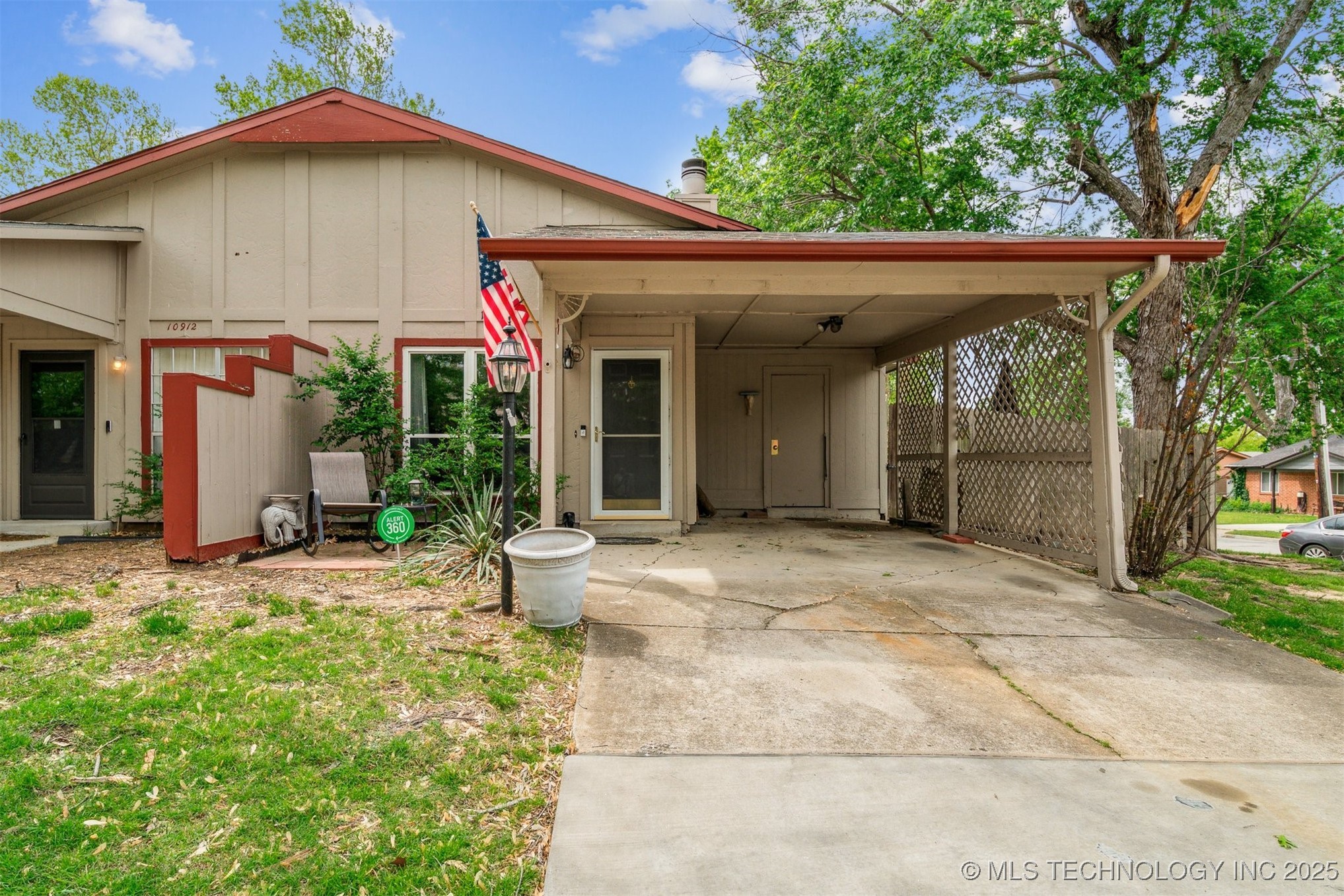 10908 E 16th Street Property Photo 1