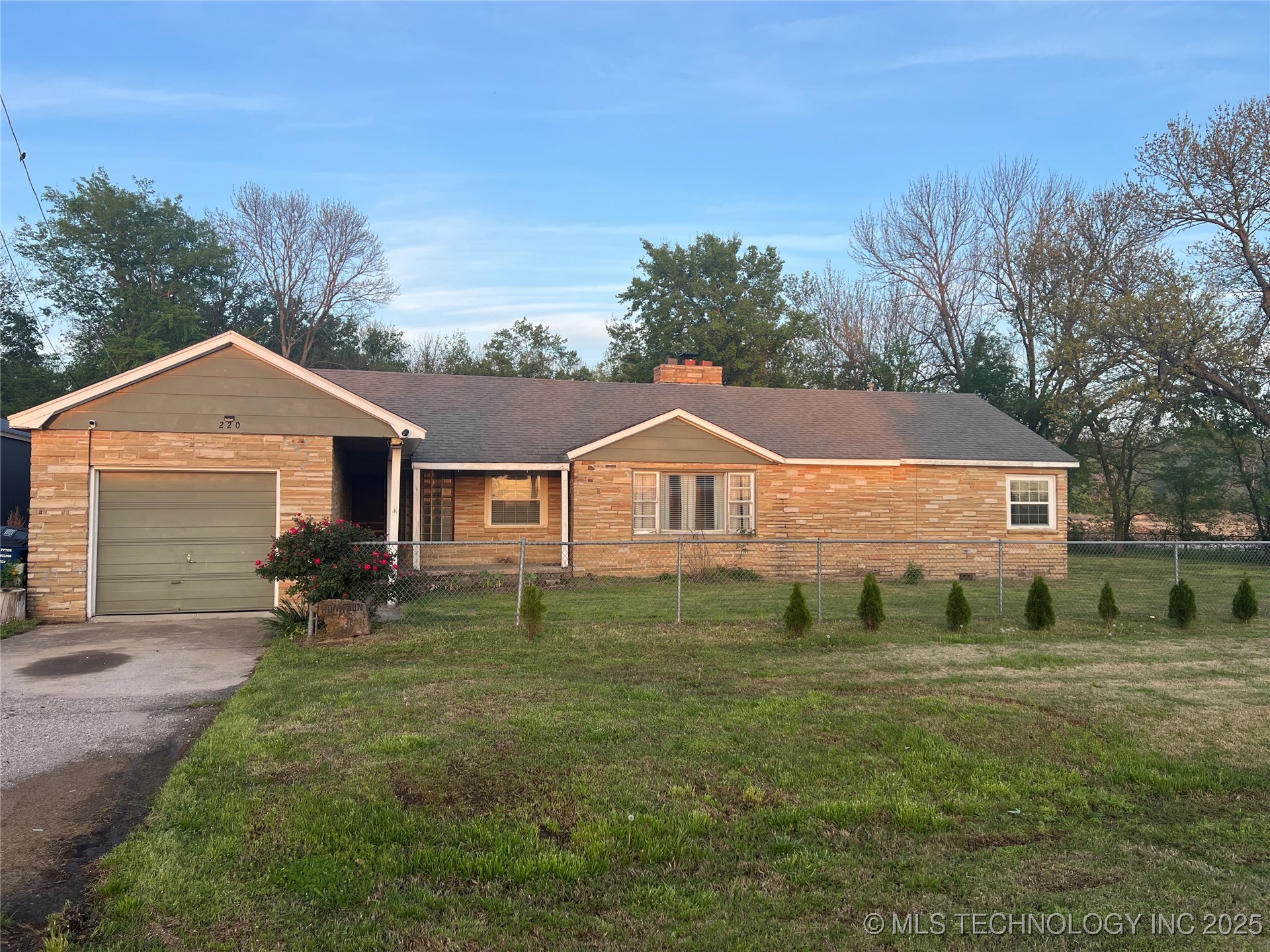 220 S Wyandotte Street Property Photo