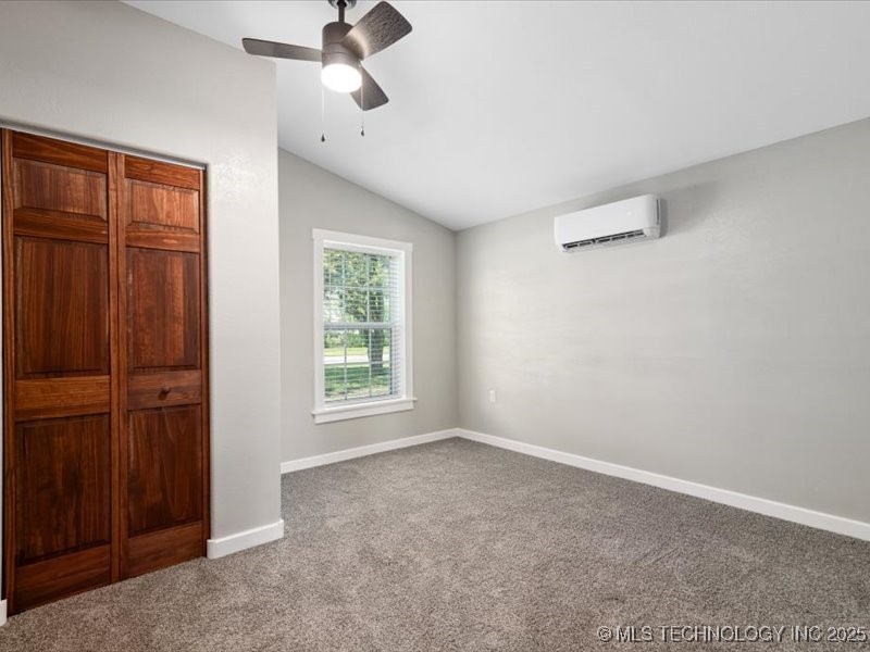 322 W Seneca Street Property Photo 19